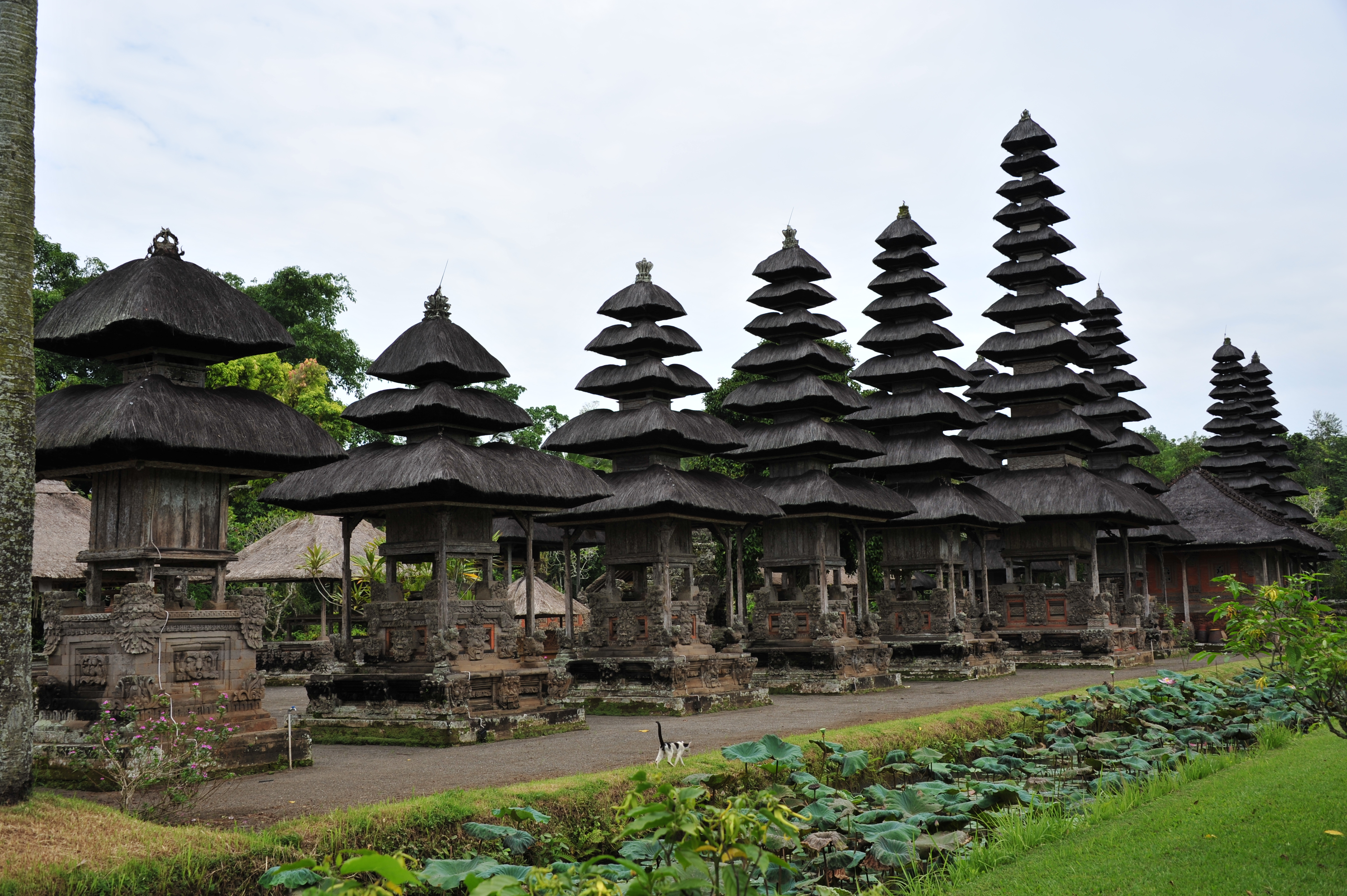 1_pura_taman_ayun_bali_2011