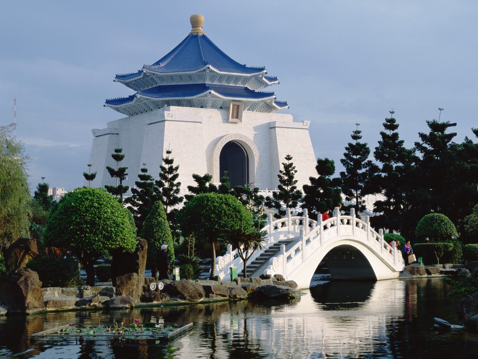 Chiang-Kai-shek-Memorial-Hall-2014