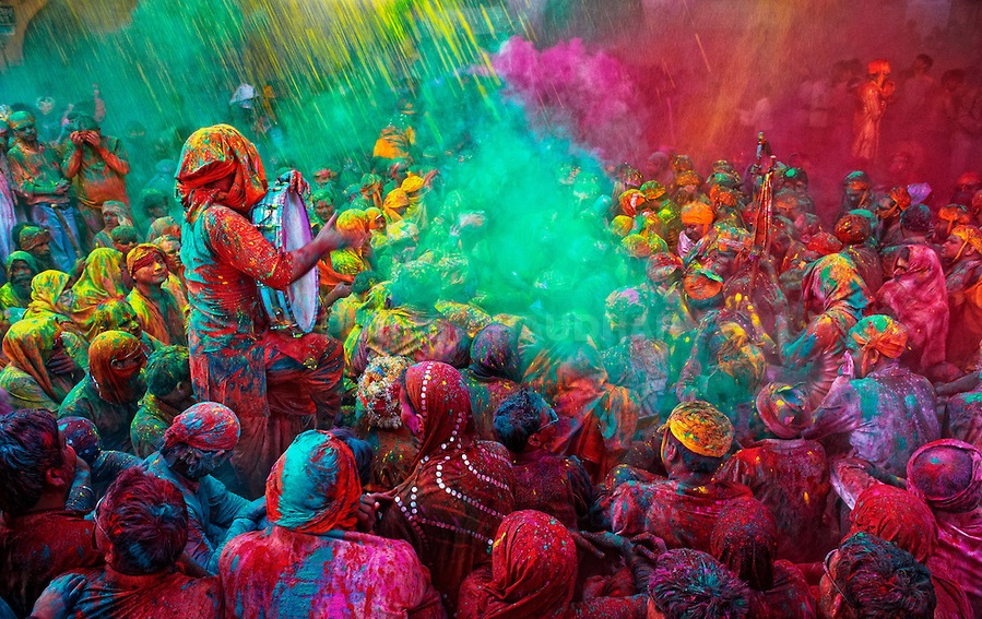 The-Holy-Singer-Holi-India