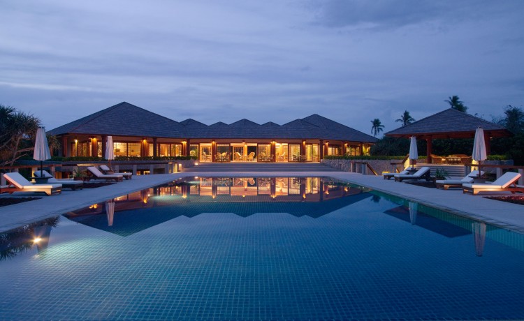 06-Amanpulo-Swimming-Pool-Night-750x460