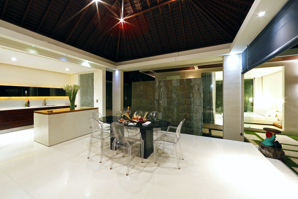 1.-Premium-Villa-Dining