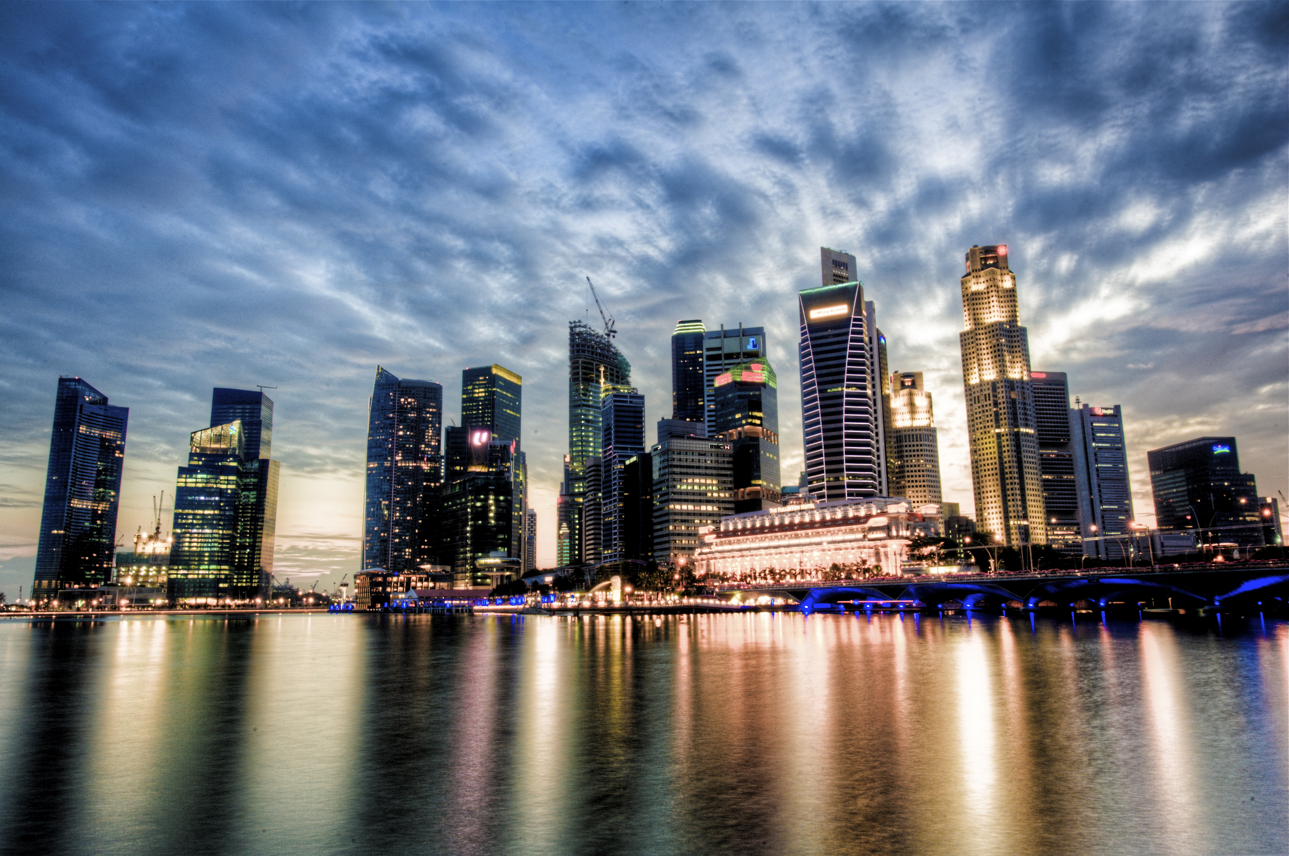 Singapore_Skyline_at_Dusk
