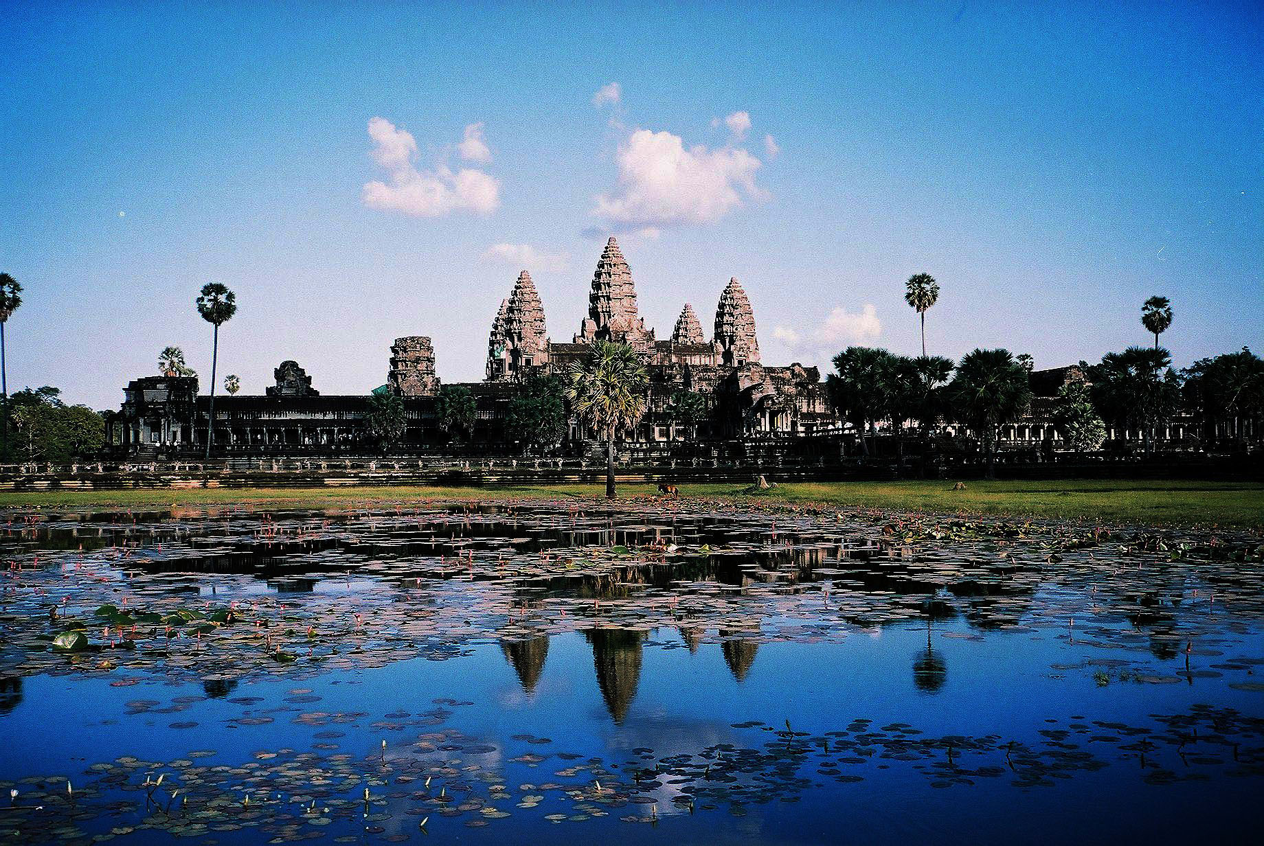Image-Angkor_Wat_from_north_pond_2