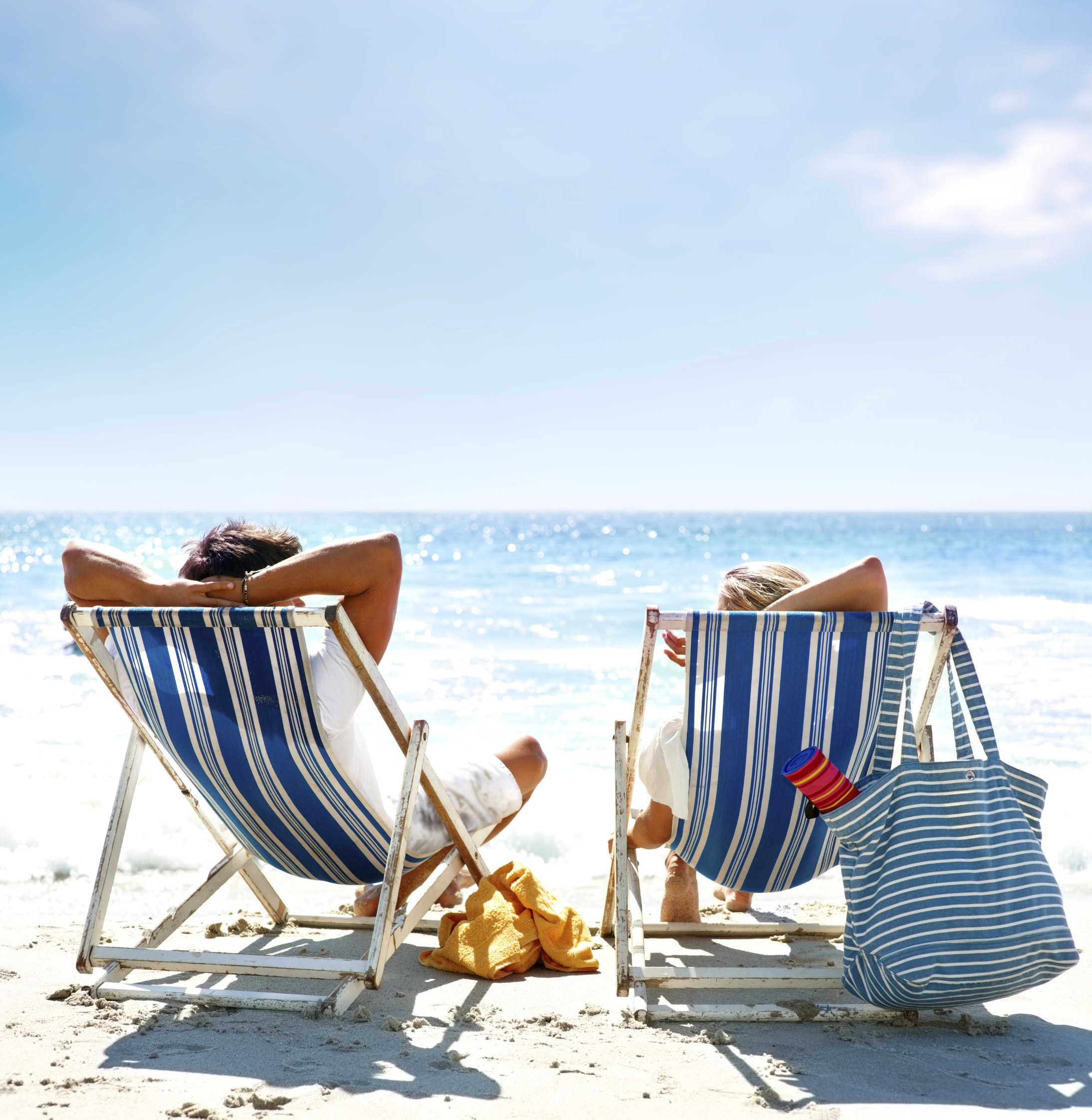 couple-on-the-beach