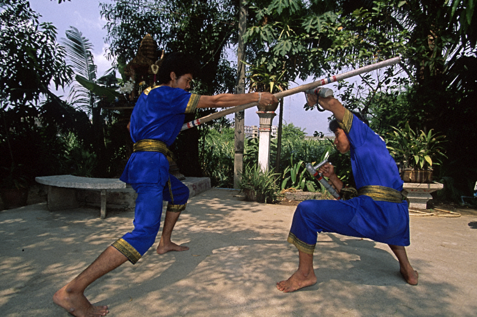 Krabi_Krabong_practitioners_in_Thailand