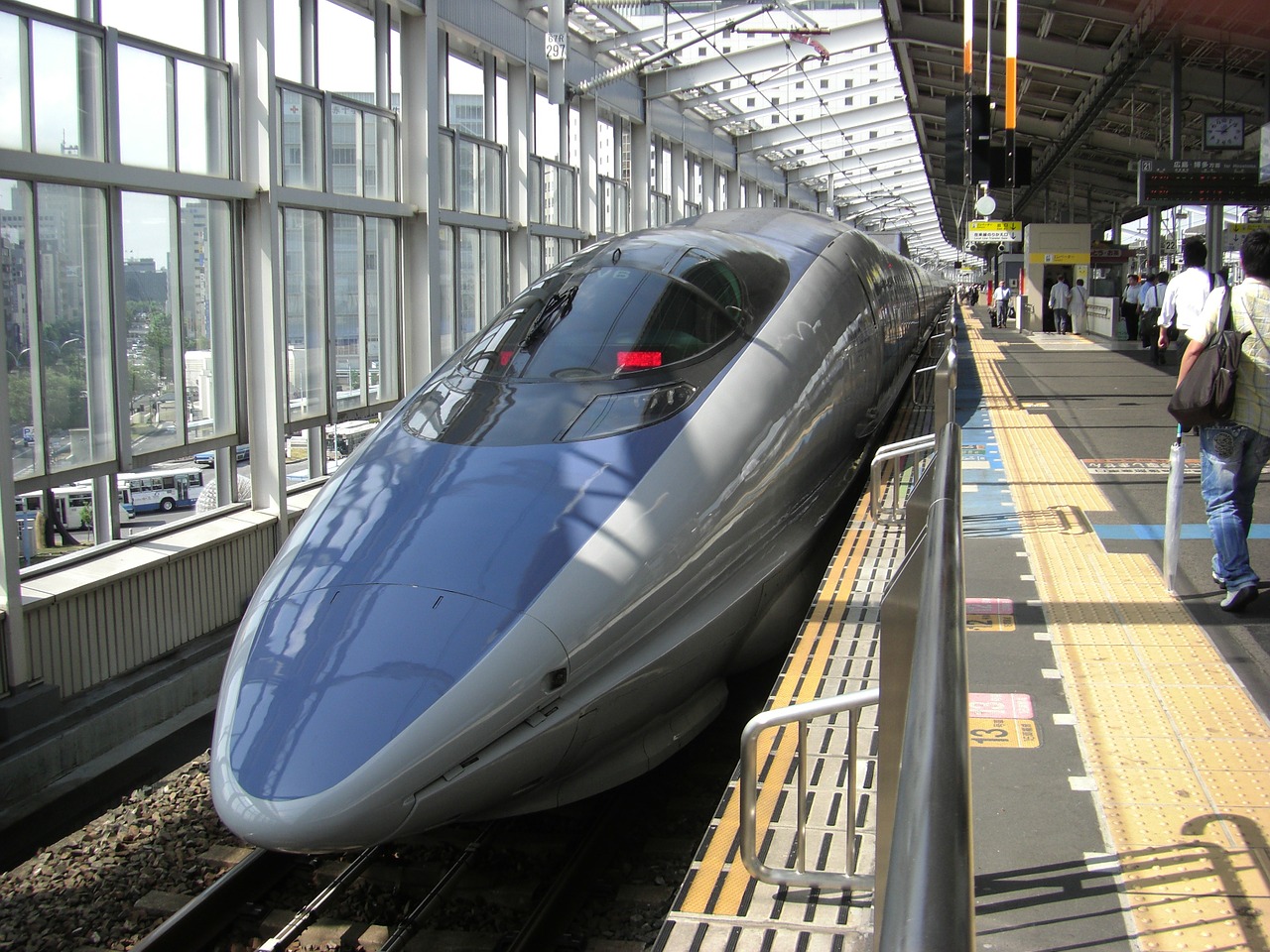 bullet-train-66091_1280