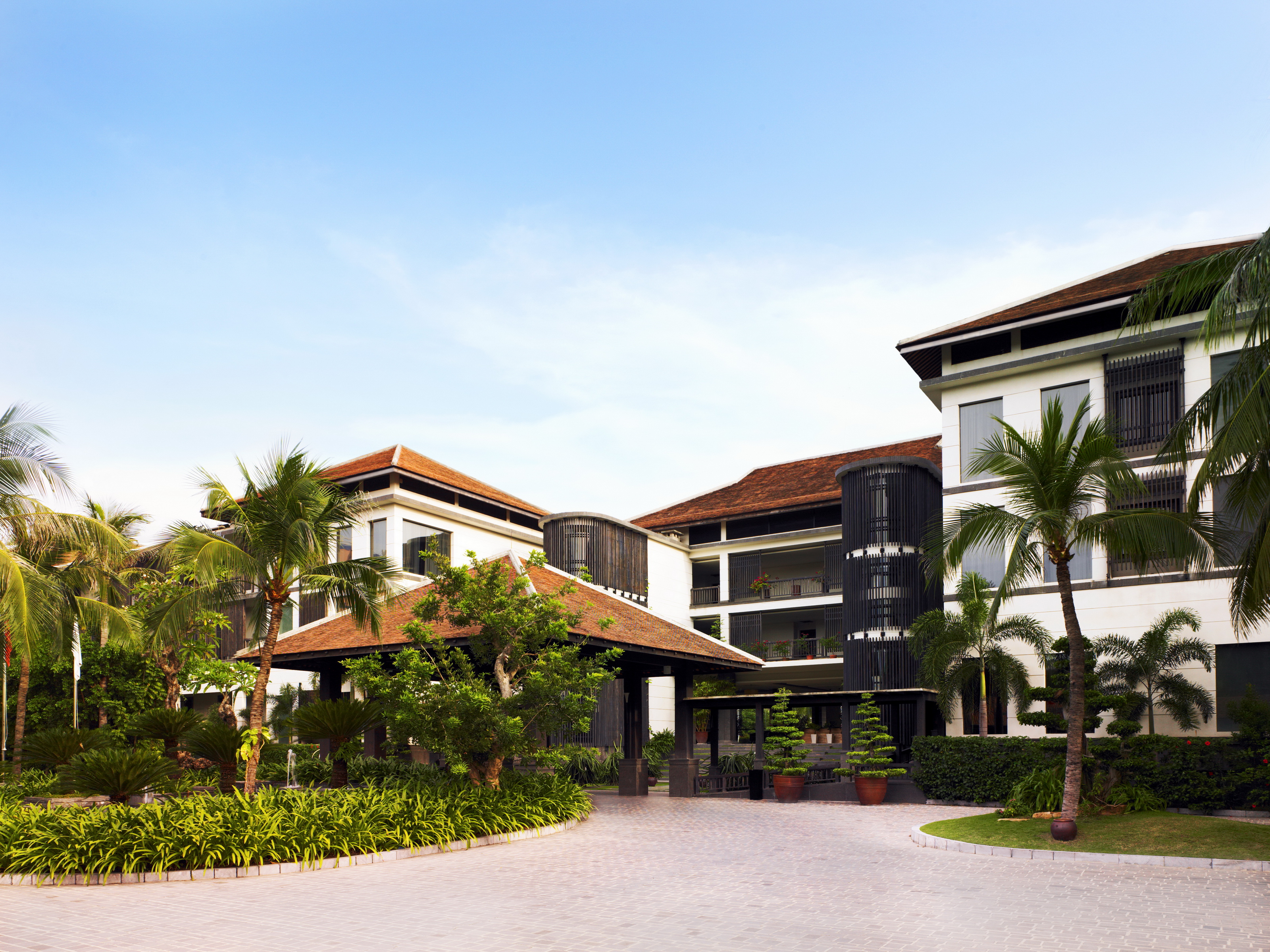 43699466-H1-Resort_Exterior