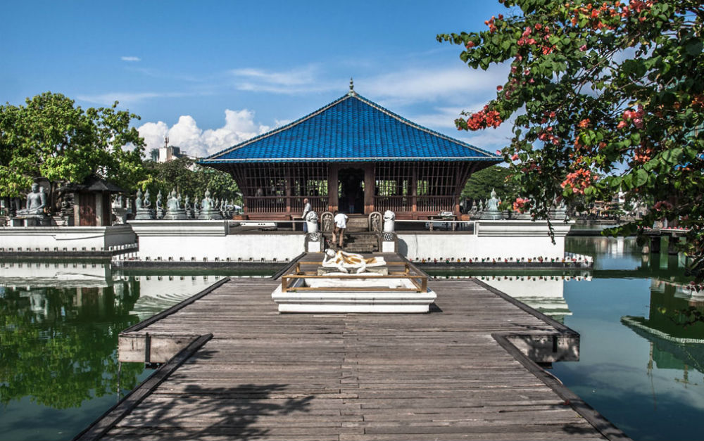 sri-lanka-colombo-simamalaka-temple-on-beira-lake