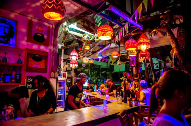 Reggae-Bar-Nai-Harn-Beach-759x500