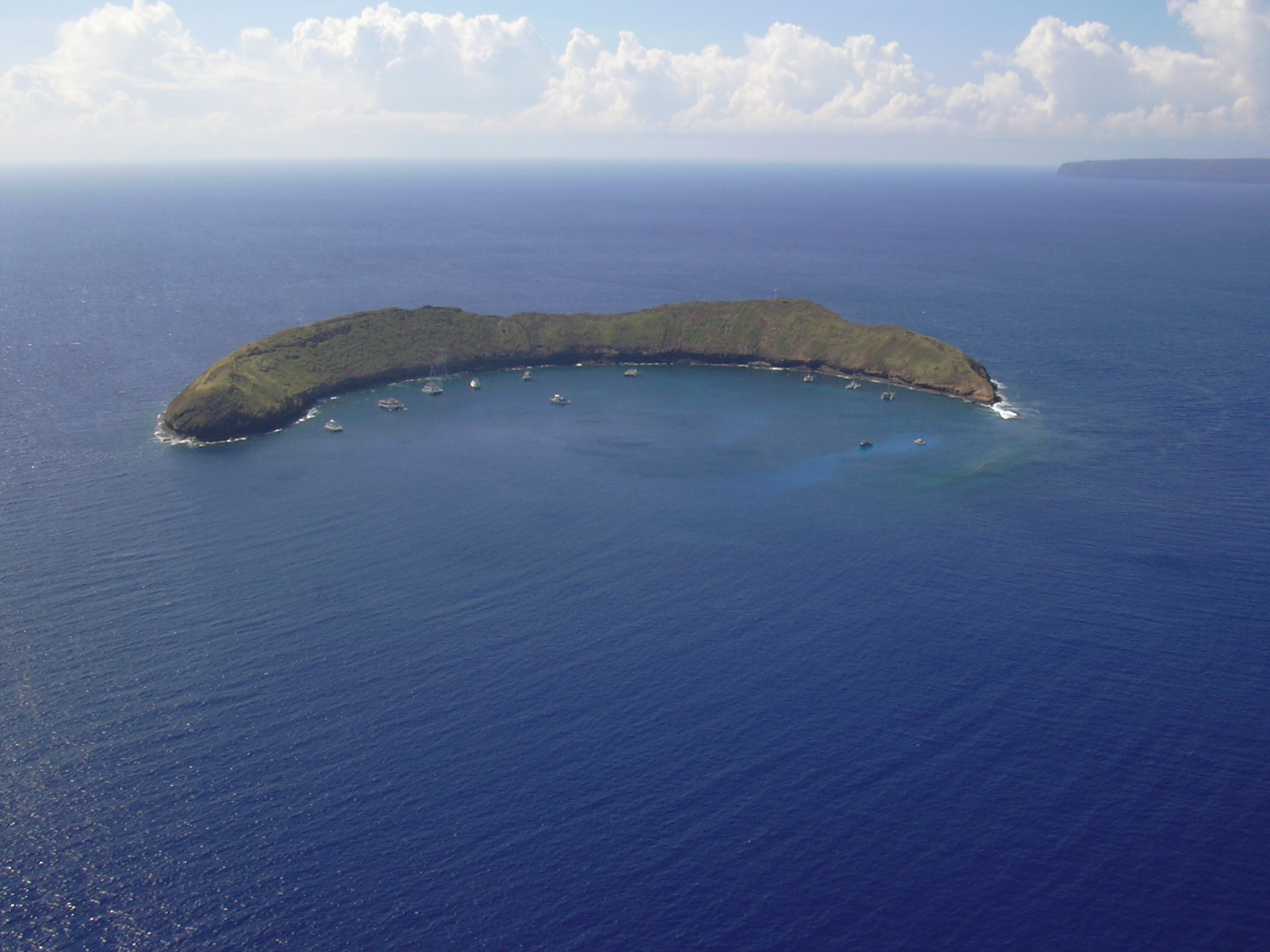 Starr_041014-0402_Molokini_-_General_View_in_October_2004