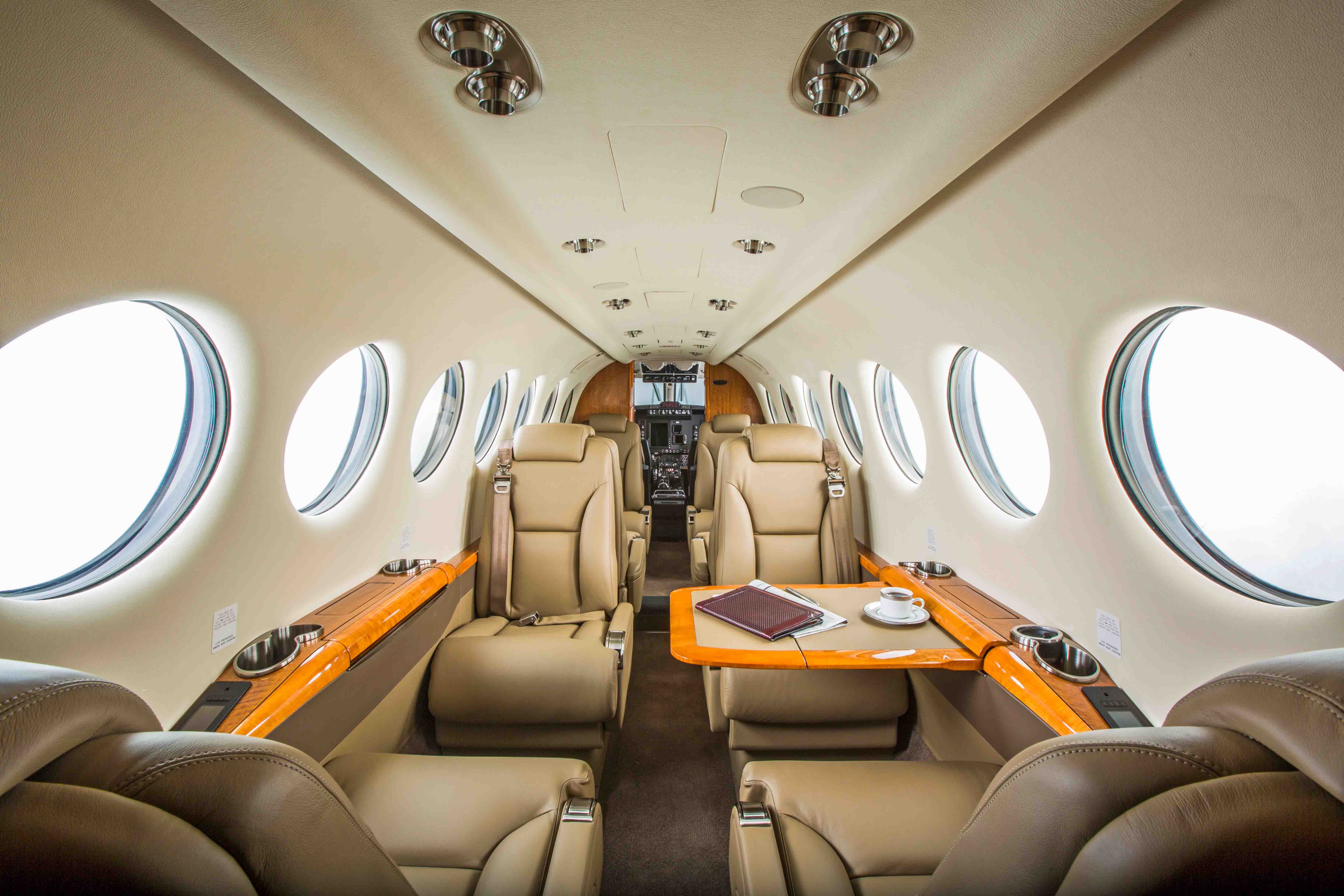 beechcraft_king_air_350i_wheels_up_interior