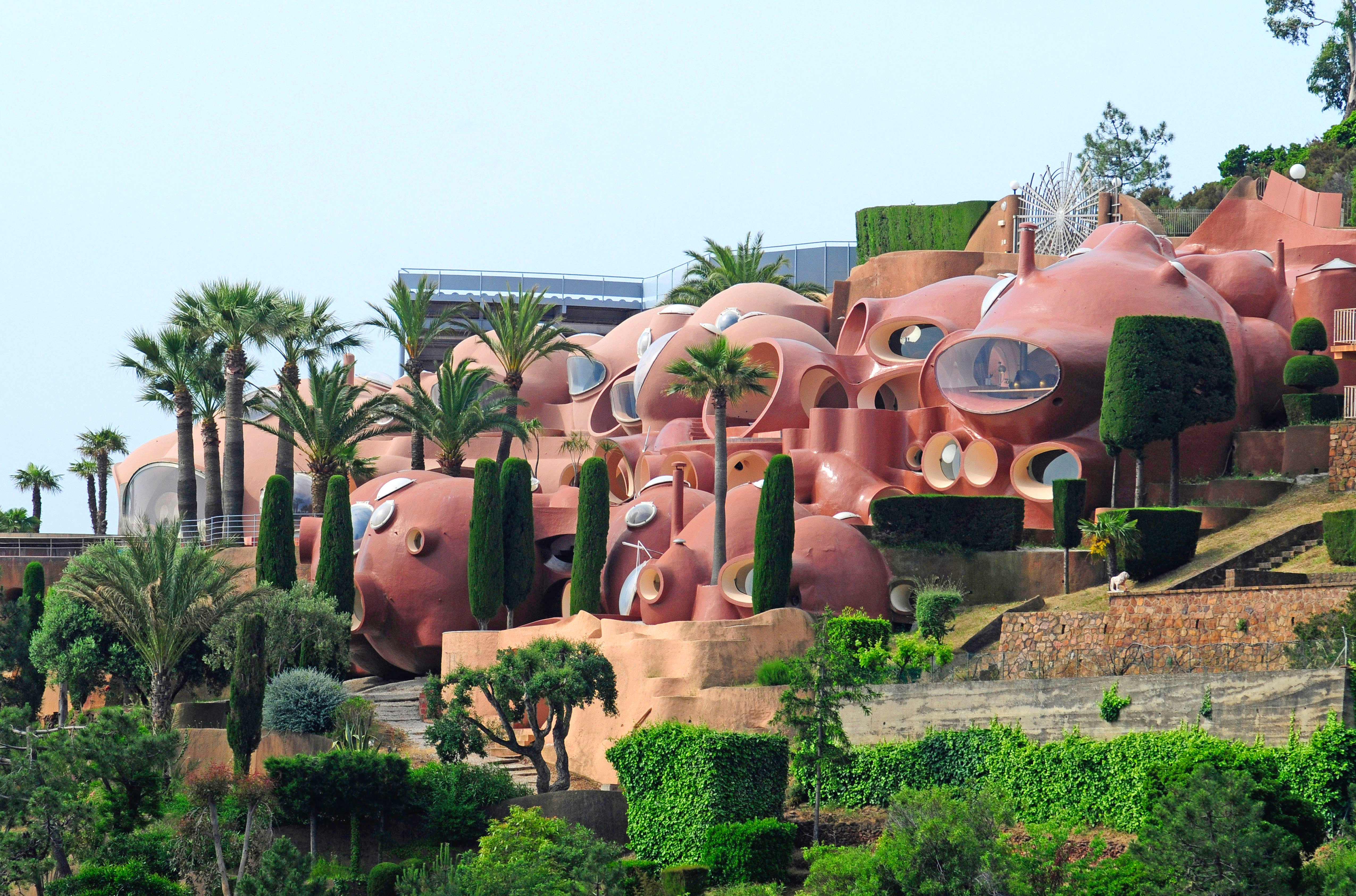 The Palais Bulles (Bubble Palace in French), an original convention centre designed by Antti Lovag, near Cannes, south France.. Image shot 2009. Exact date unknown.