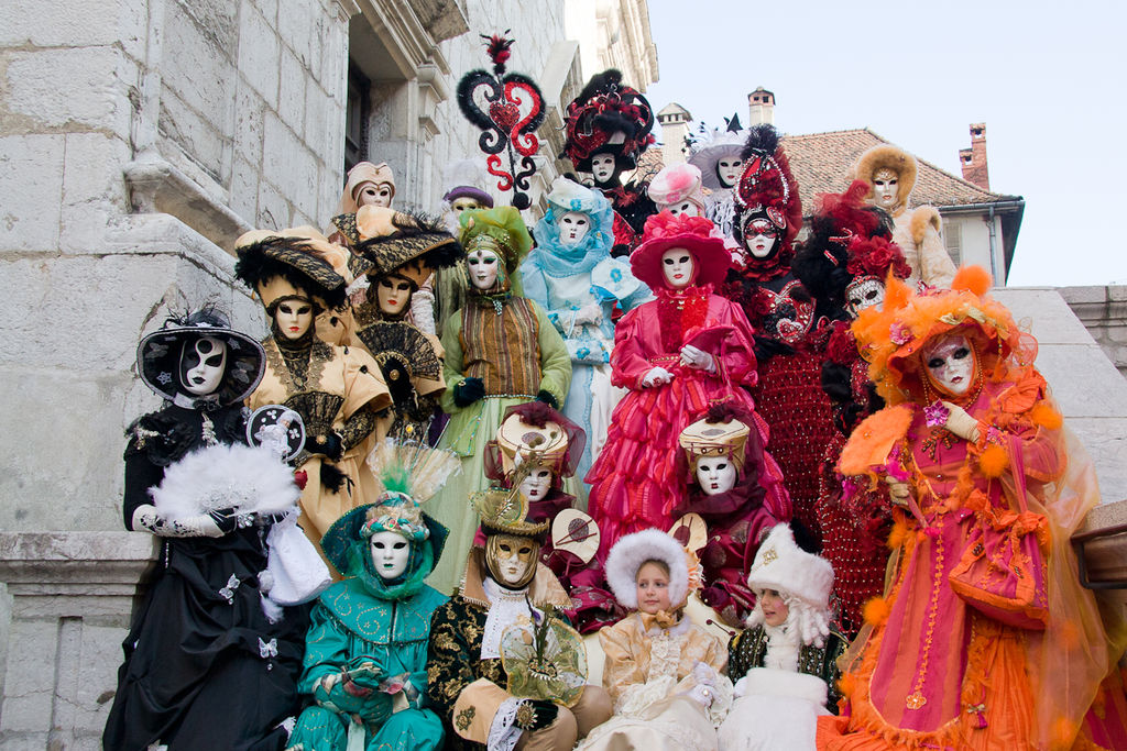 1024px-VenetianCarnivalAnnecy-GroupAtChurch