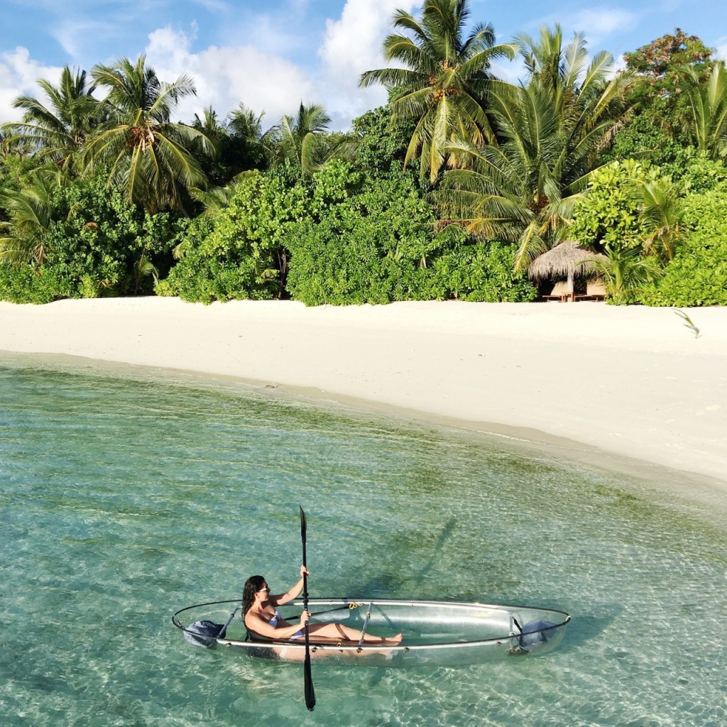 Baros_Maldives_Luxury_Resort_Paradise_House-Reef_Snorkel_clear_transparant_kayak_glass_bottom-1024x1024