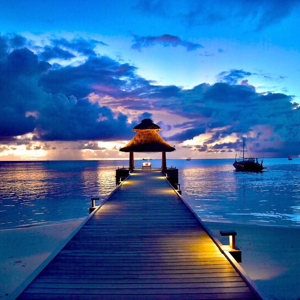 Baros_Maldives_Luxury_Resort_Paradise_sunset-1024x1024