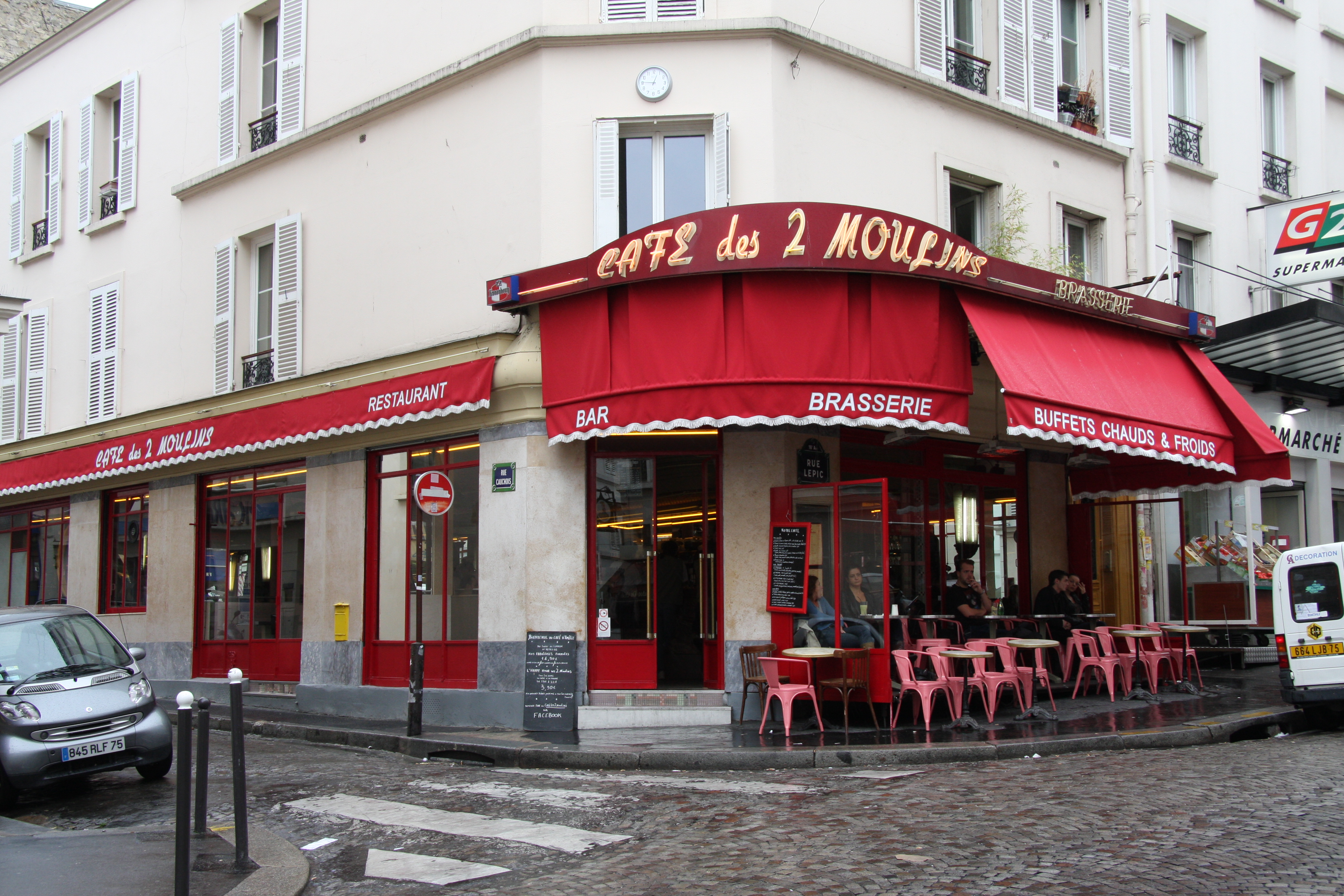 Cafe_des_Deux_Moulins_5,_Paris_6_October_2009
