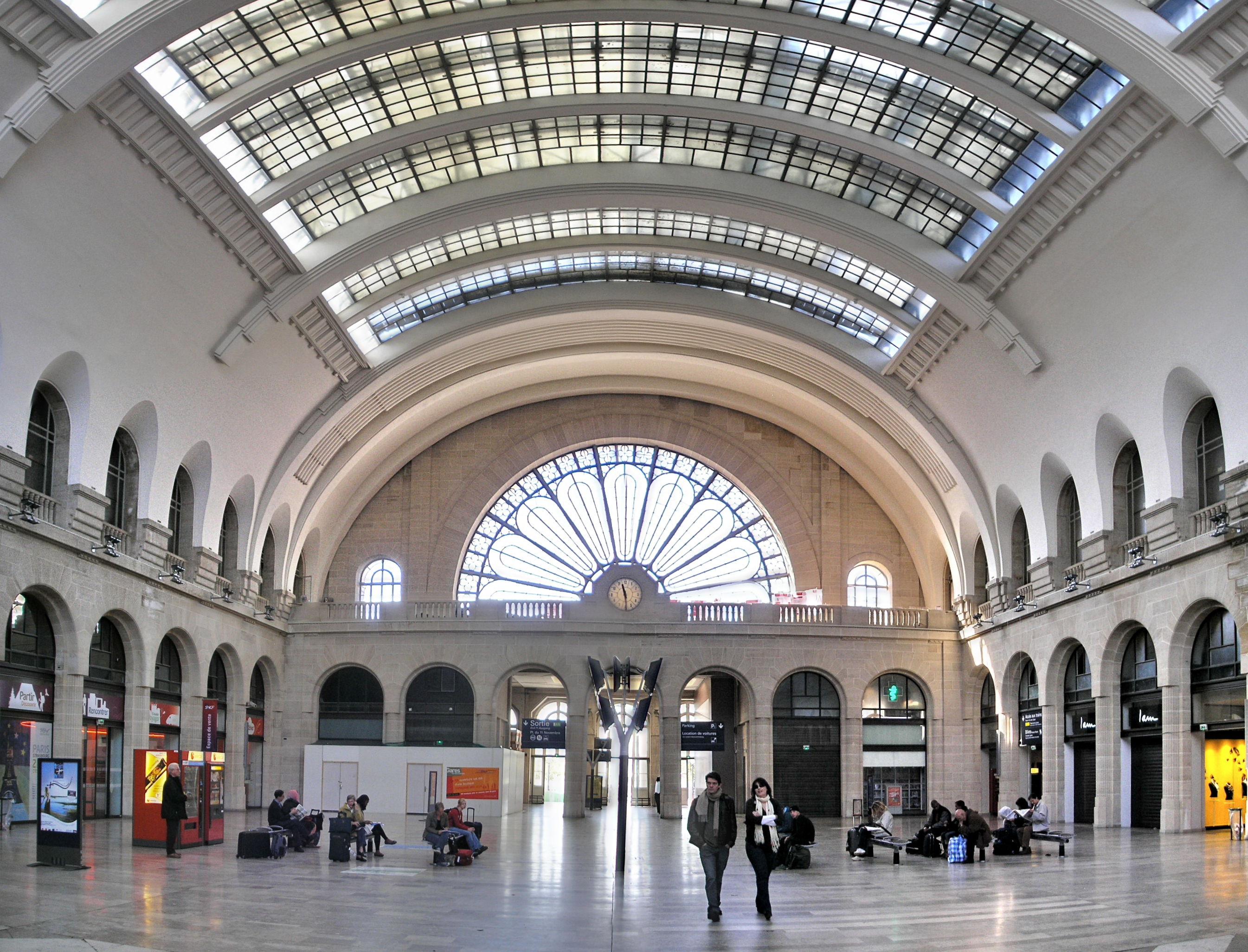 Gare_de_l'Est_Paris_2007_a4