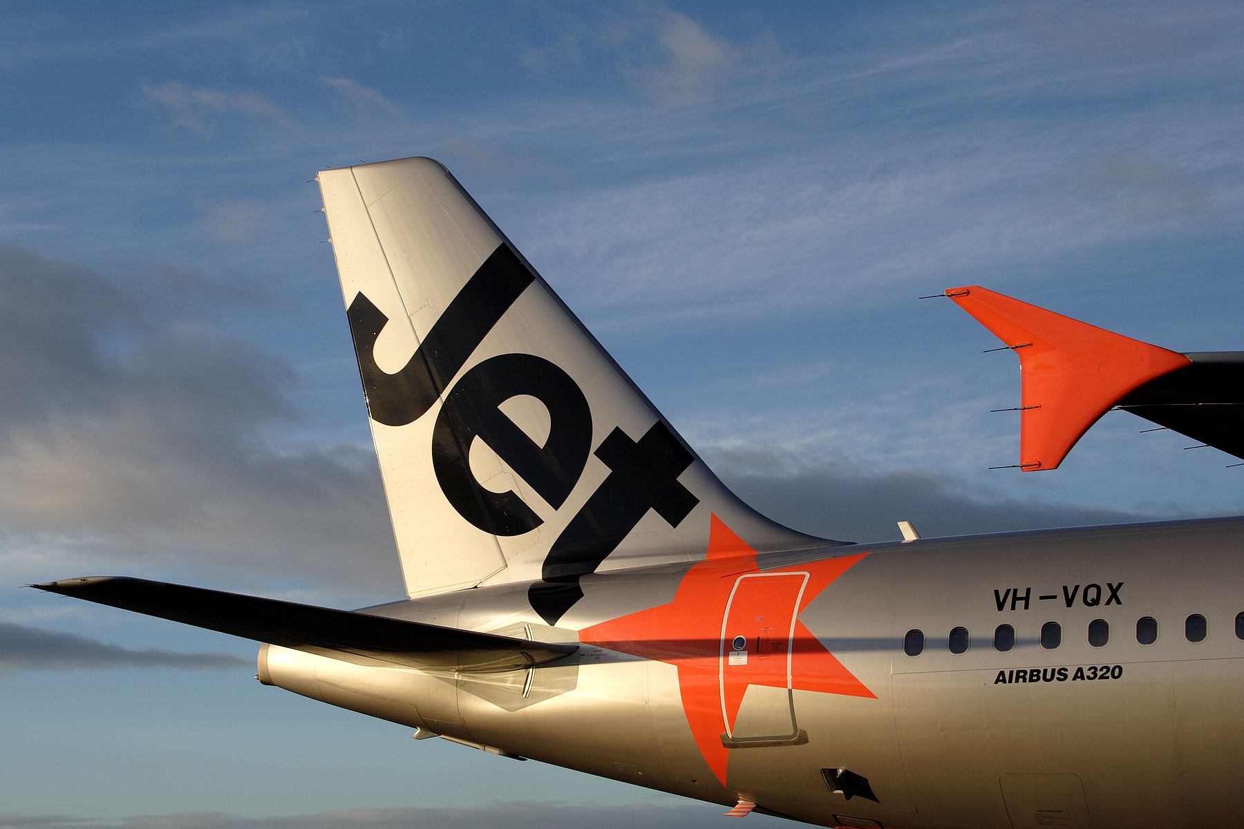 Jetstar_Airbus_A320_tail_(6768111915)