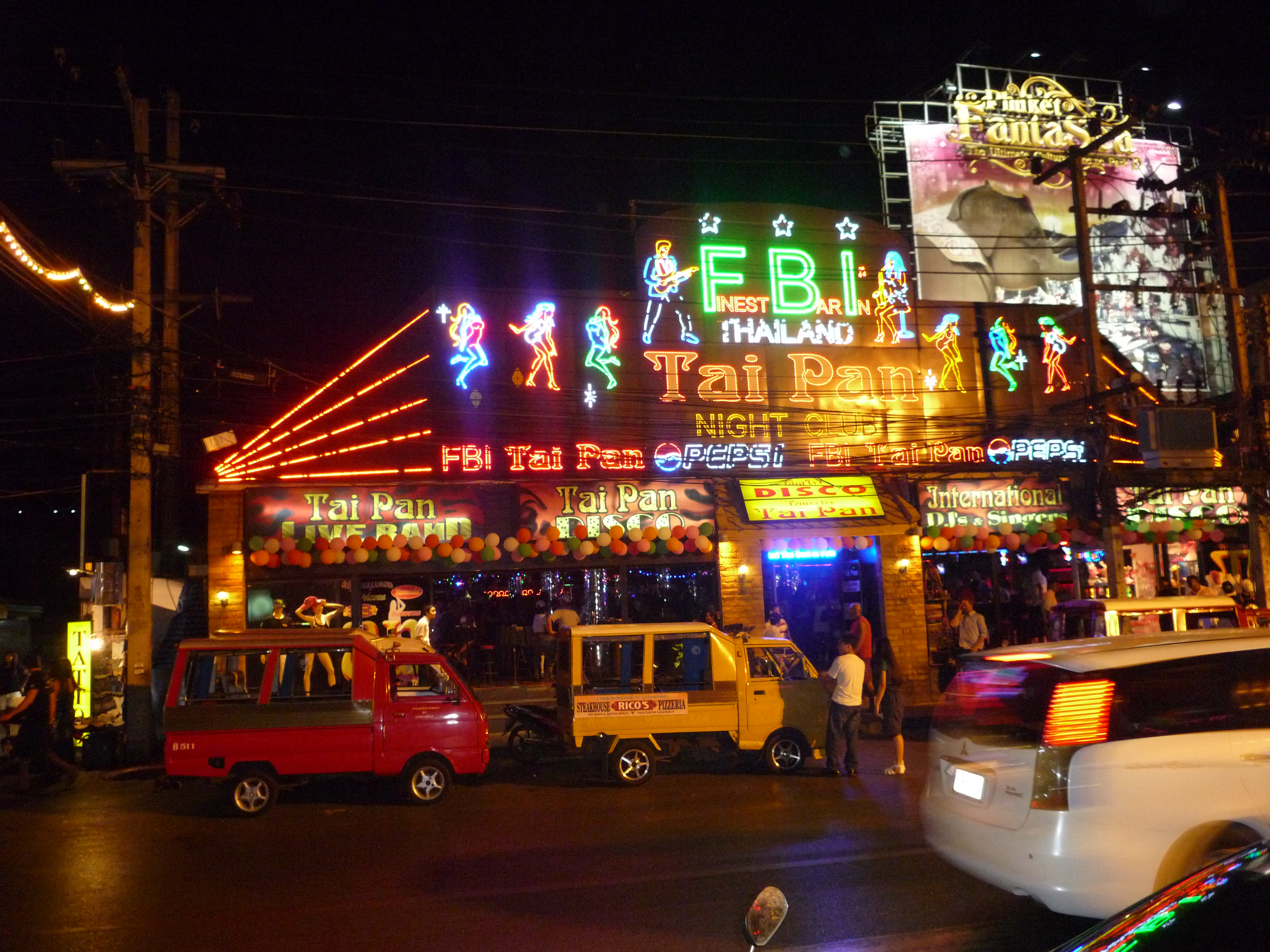 Patong_traffic_at_night_02