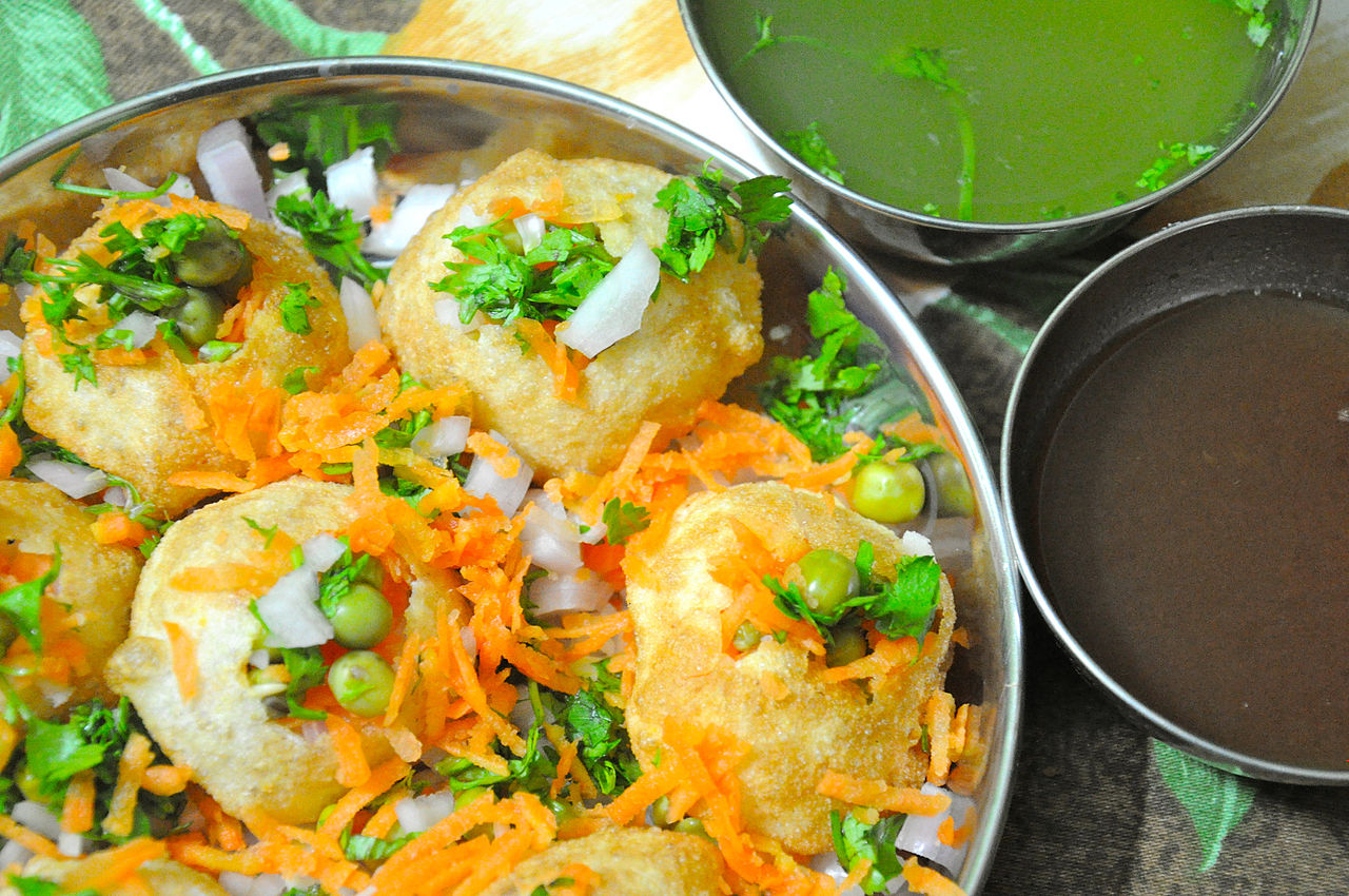 1280px-Home_made_Indian_Panipuri