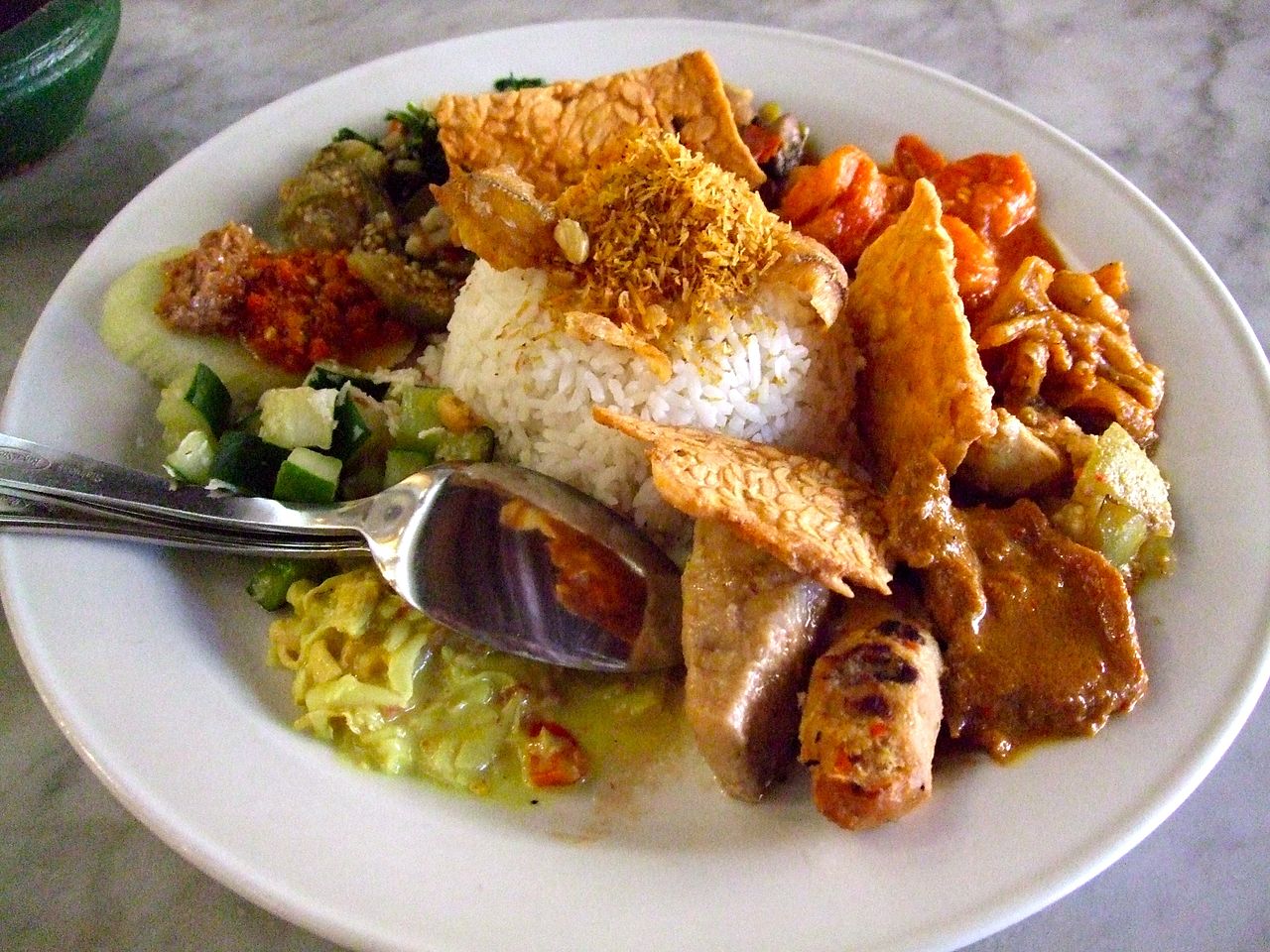 1280px-Made's_Warung_Nasi_Campur