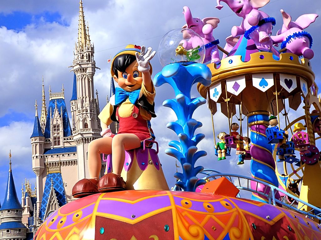 Disney's_Festival_of_Fantasy_Parade_Finale_(16551836757)