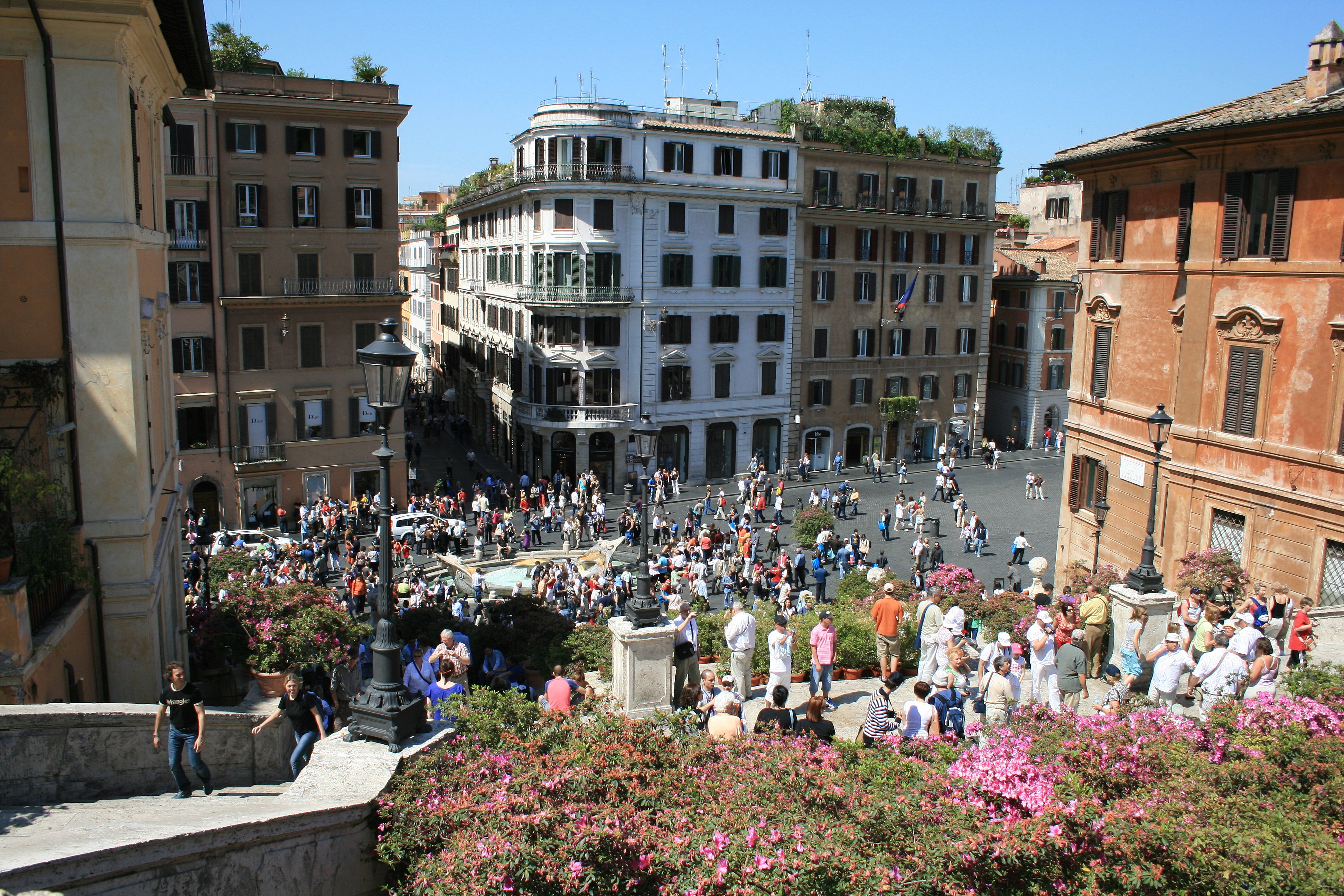 Римляне в испании. Piazza di Spagna в Риме. Рим площадь Испании испанская лестница. Рим лестница Тринита деи Монти. Площадь Спагна в Риме.