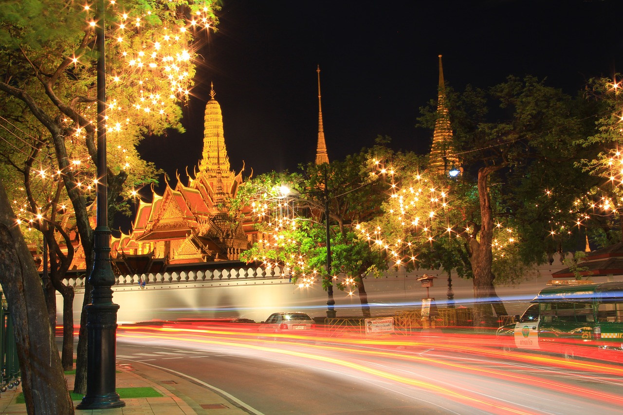 temple-of-the-emerald-buddha-978807_1280