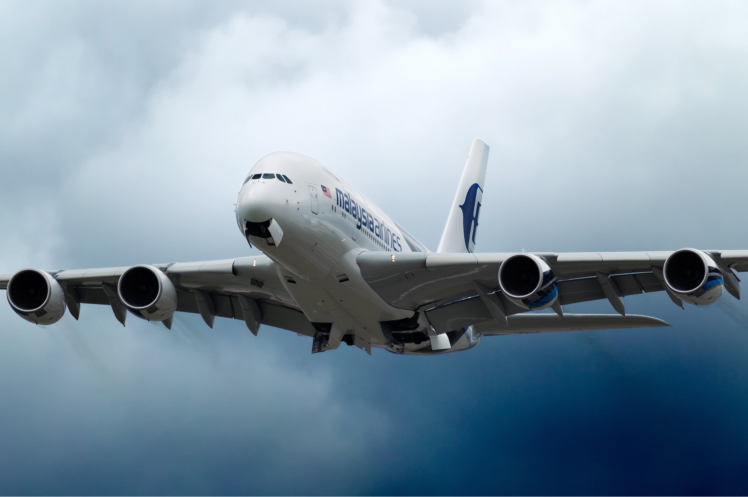 Malaysia_Airlines_Airbus_A380_Beltyukov-1