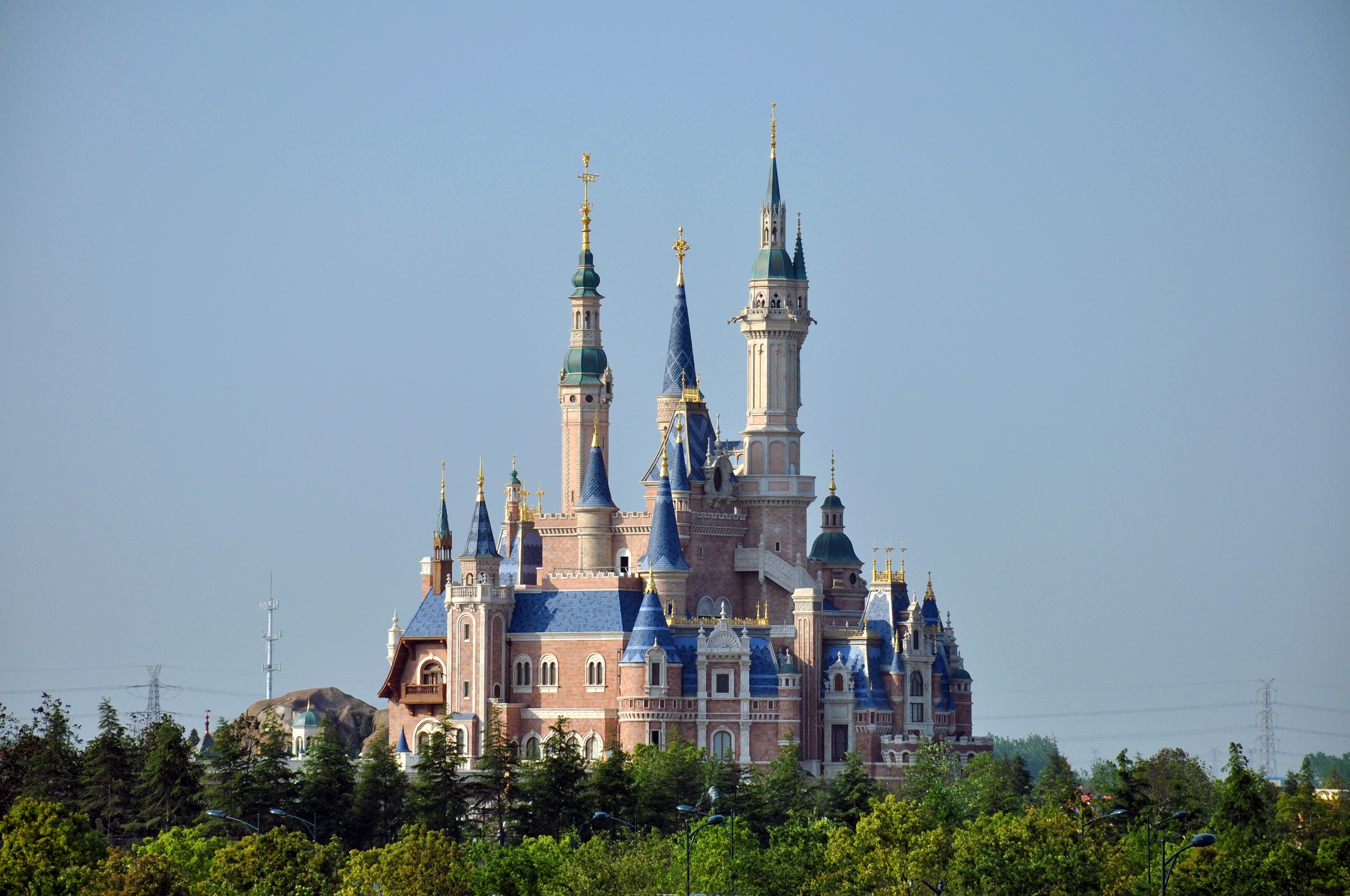 Enchanted_Storybook_Castle_of_Shanghai_Disneyland