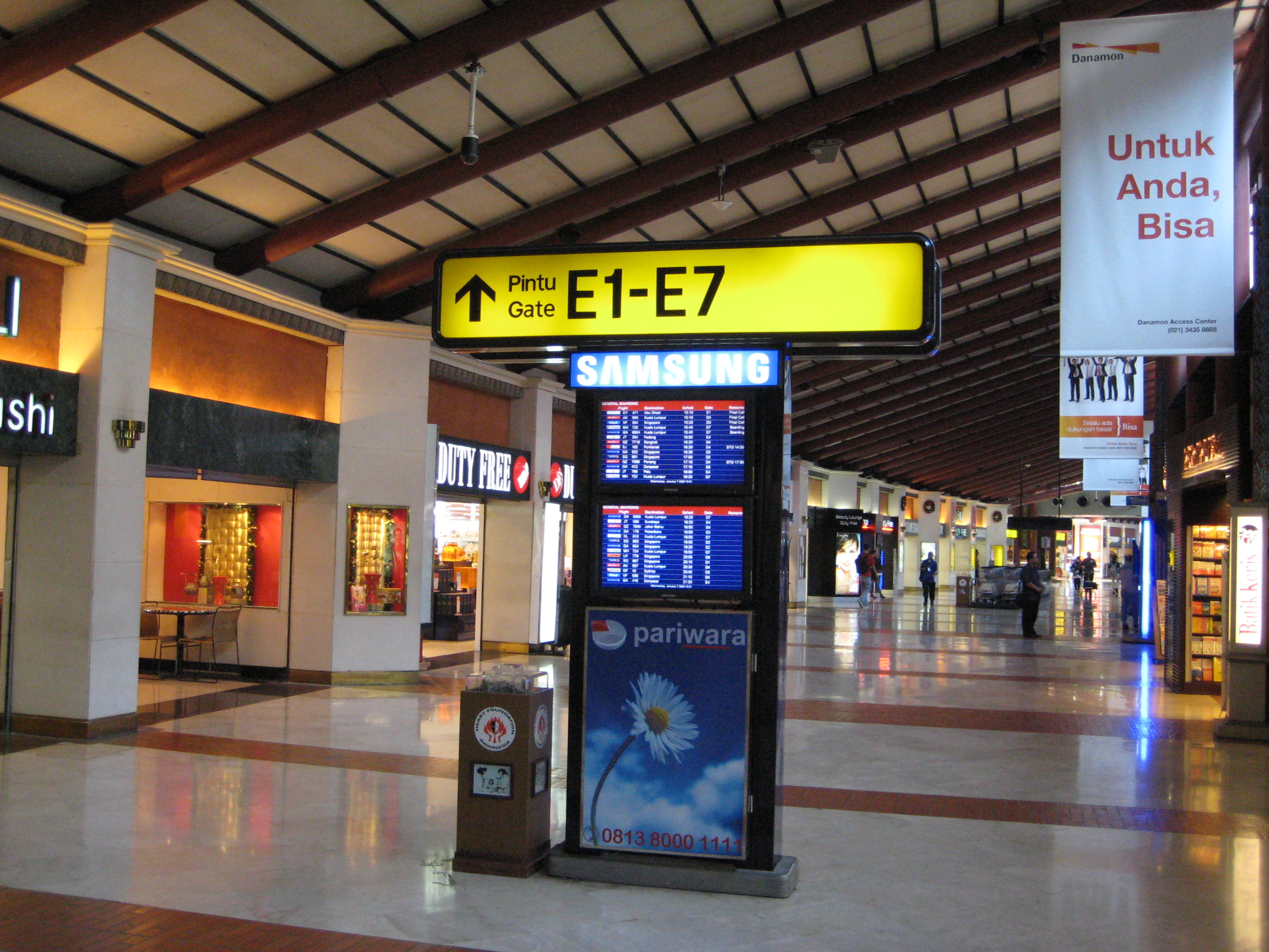 Jakarta_airport_shops