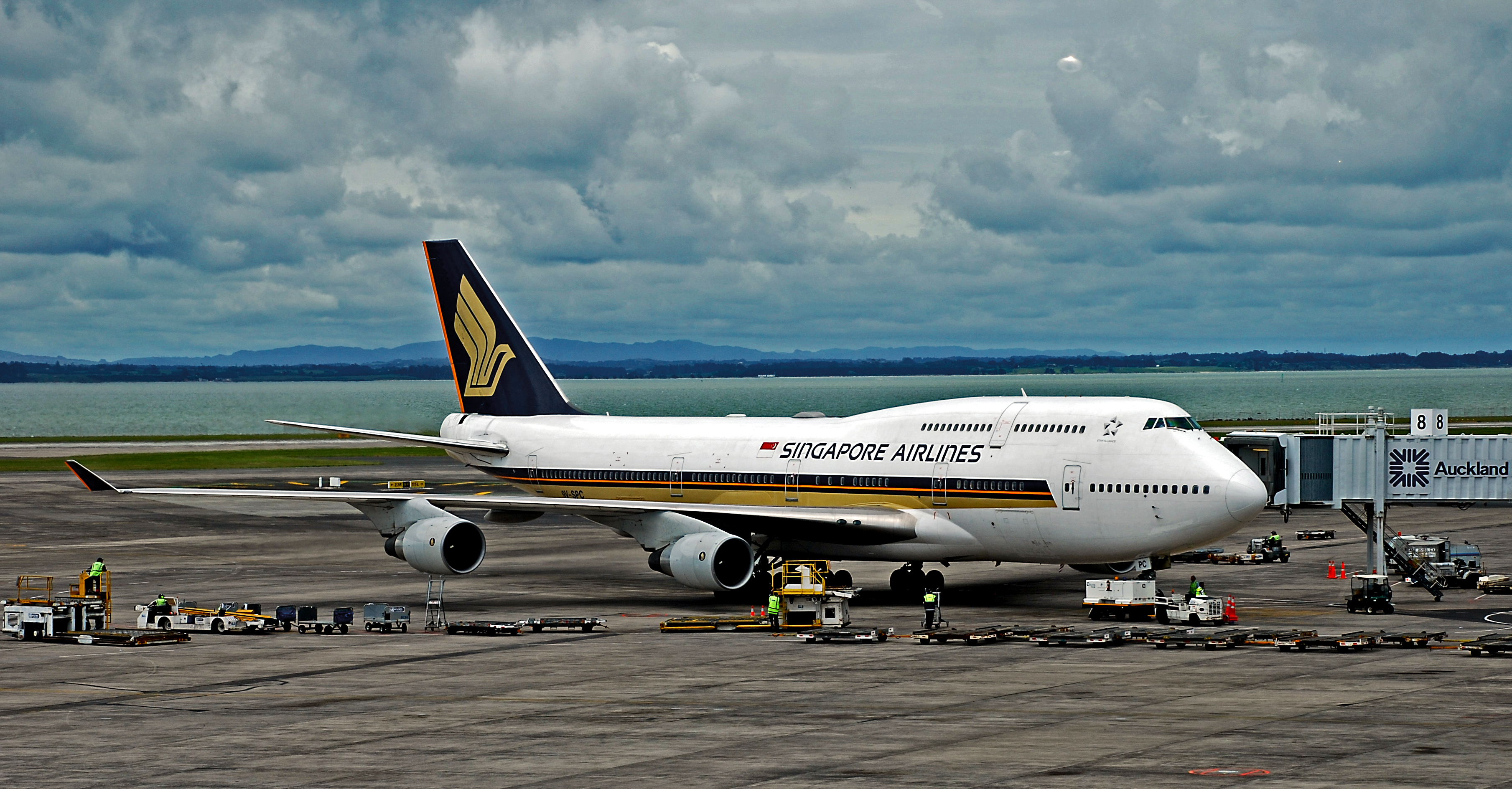 singapore_airlines_sia_747-412