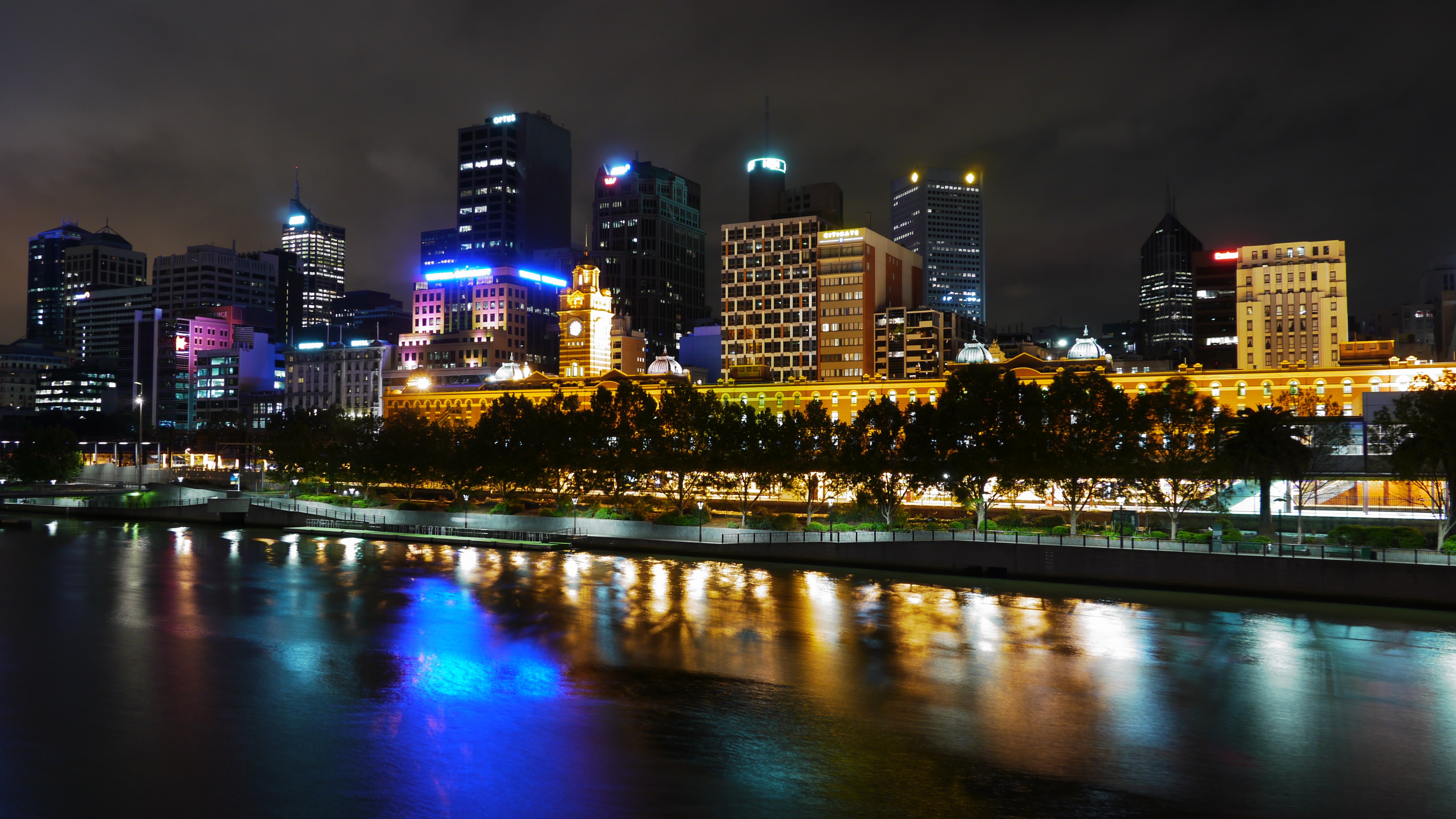 skyline-of-melbourne-by-yarra-river-victoria-australia