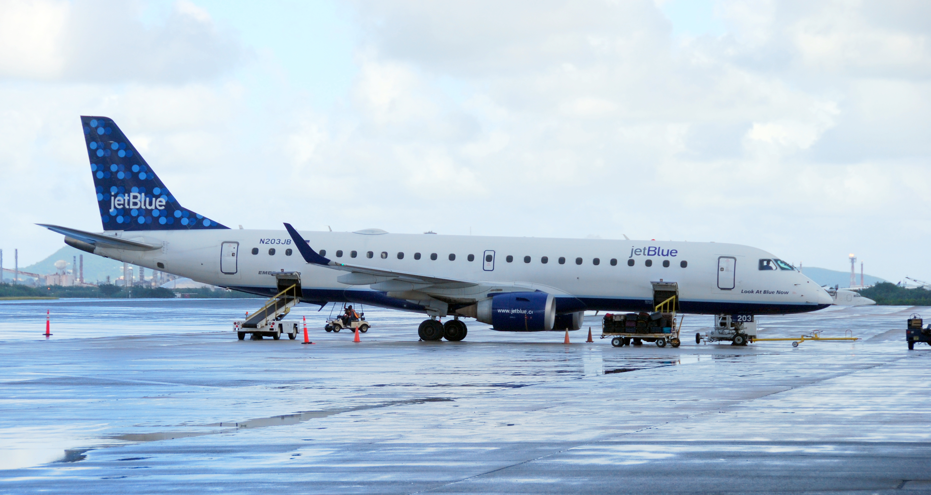 jetblue_e-190_n203jb