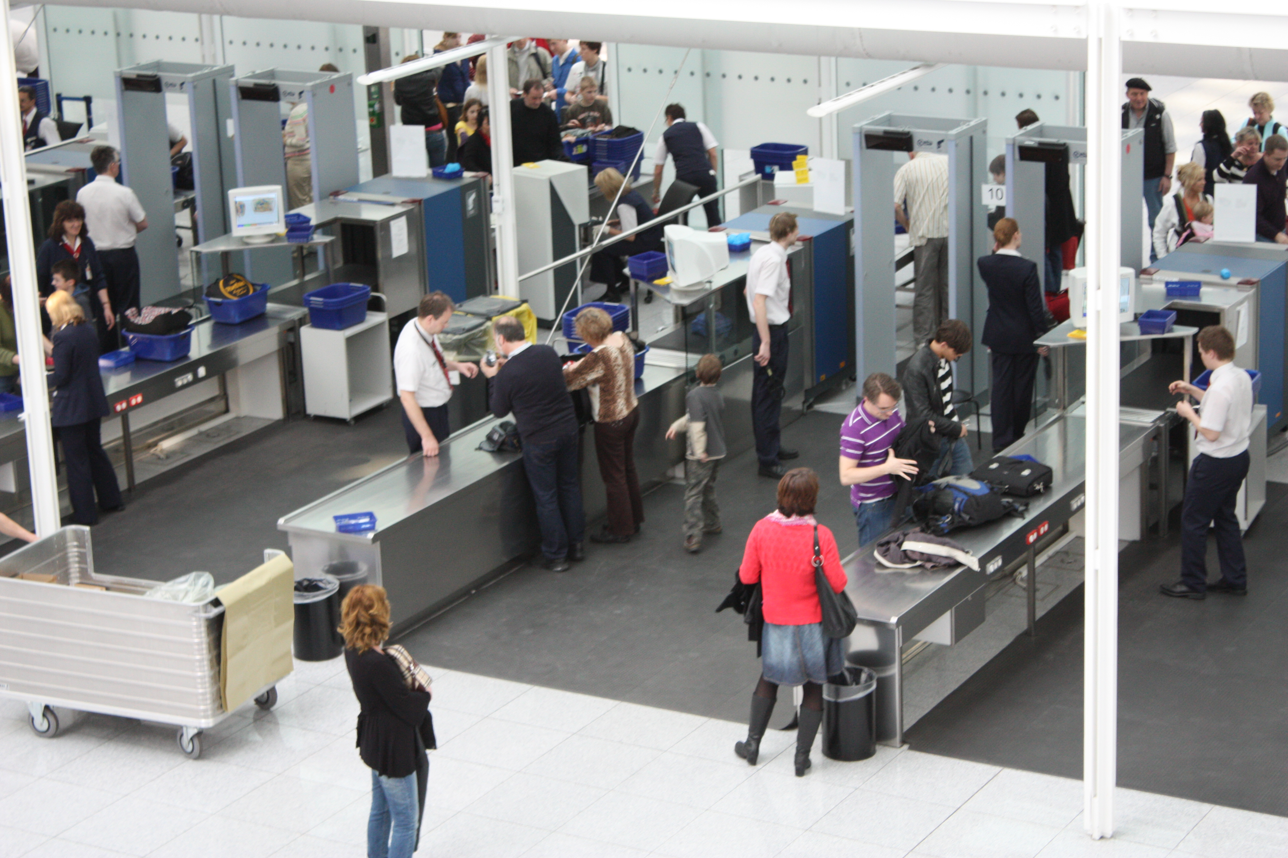 airport_munich_innen_2009_pd_20090404_025