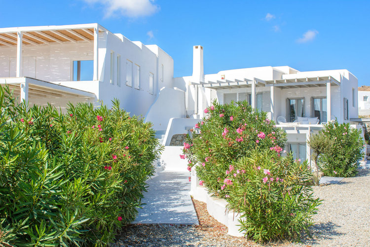 mykonos-the-luxe-nomad-greece-what-to-do-hotels-2