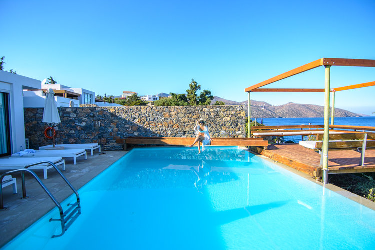 the-luxe-nomad-luxury-villas-crete-greece-st-nicolas-bay-resort-hotel-6