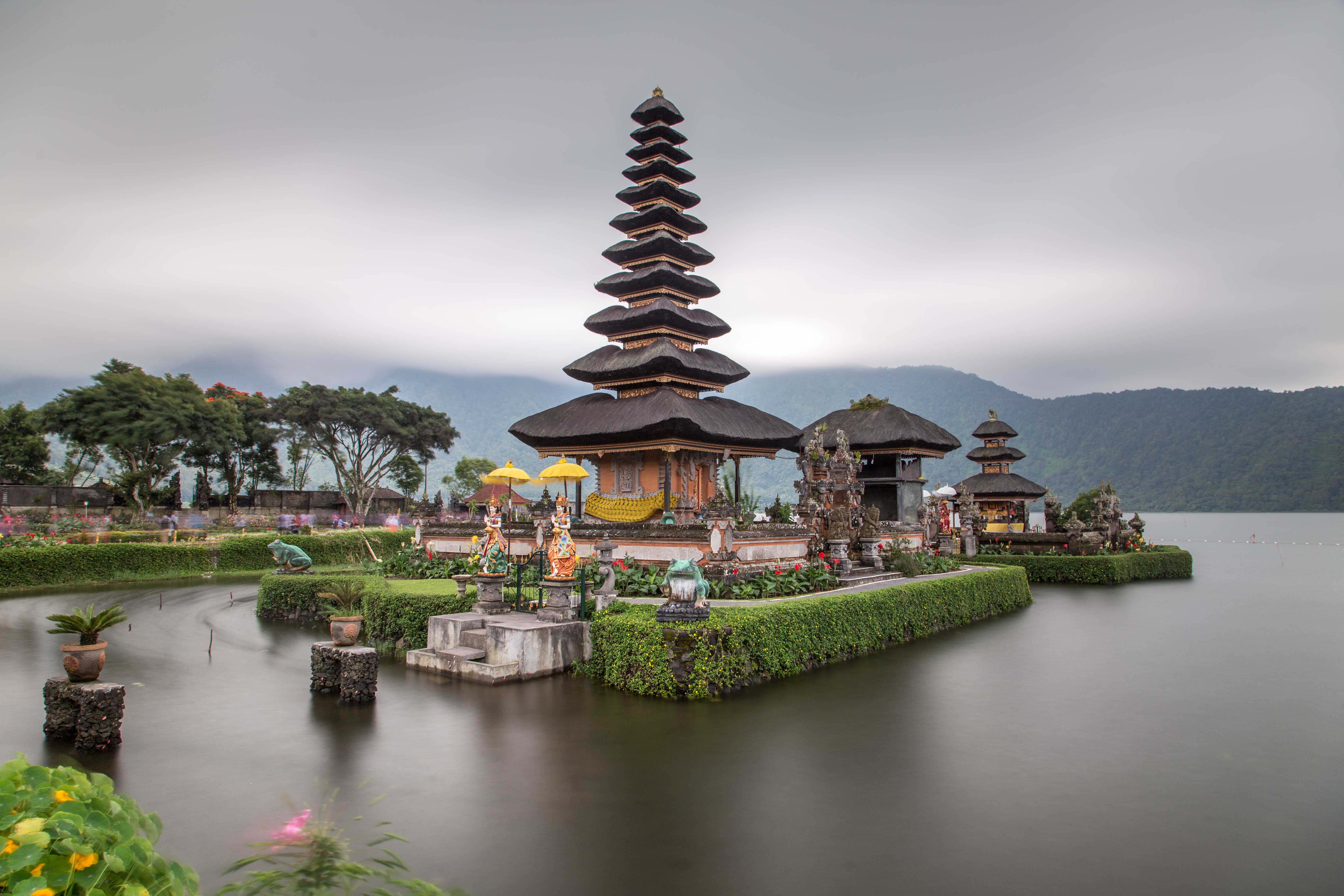 Long exposure of this beautiful water temple. Built in 1663 Pura Bratan is dedicated to the water, lake and river goddess Dewi Danu, very important for the fertility of the area. Located at 1200 m above sea level, the area has a nice cool feeling, a nice change from the otherwise hot tropical climate. If you are not bothered from the gazillion of tourists that surround the area, you can find the opportunity for great photos. As a first time visitor in this country, the architecture and artwork leaves me with a wide open mouth… Lake Beratan, Bali, Indonesia. What I like in this photo: frozen water look, mountain mist and clouds, perspective of the temple, overcast tones, architecture and location. My long exposure gear: Mefoto Roadtrip tripod, 1000 ND + 8 ND filters Remote Shutter control