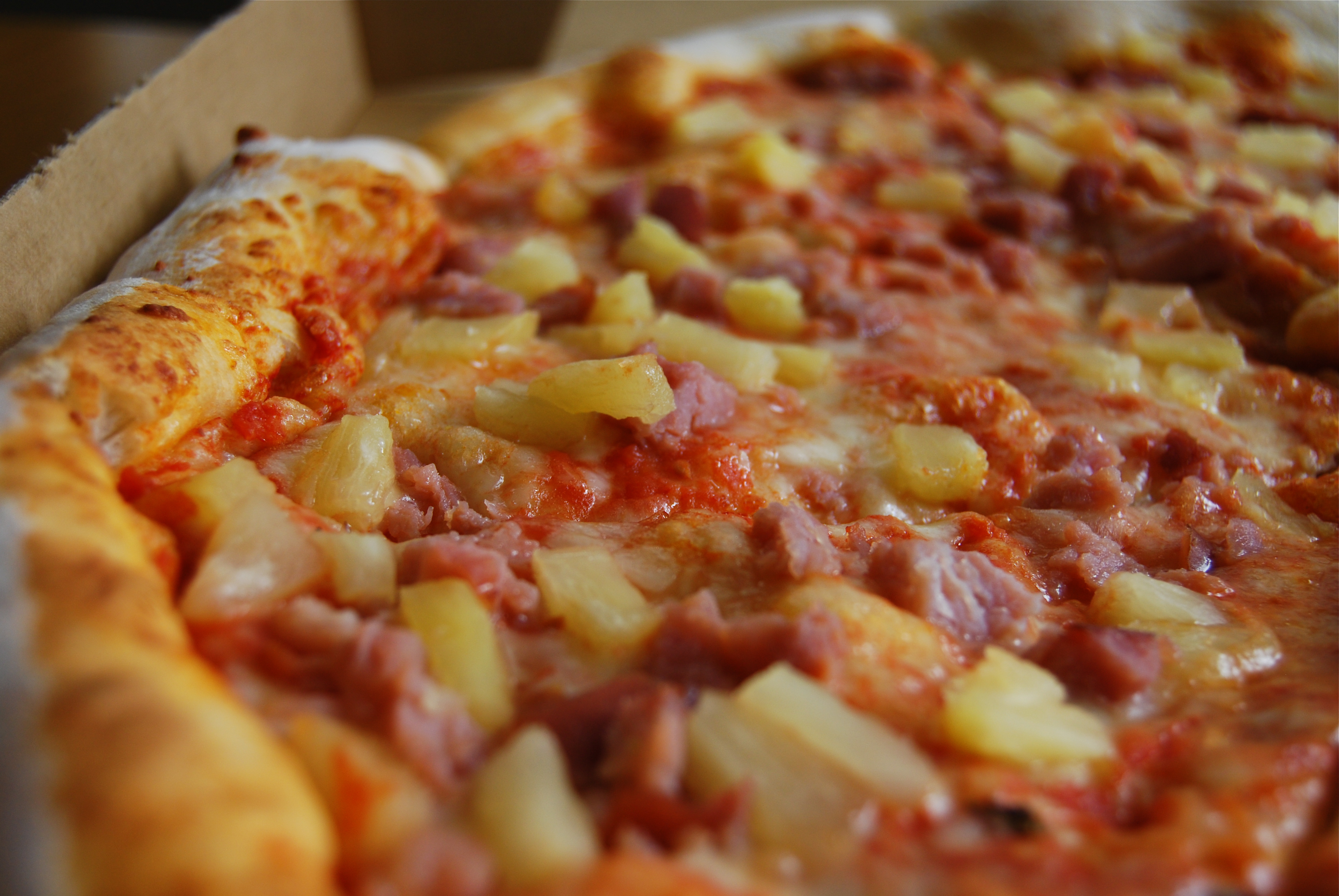 pizza_with_pineapple