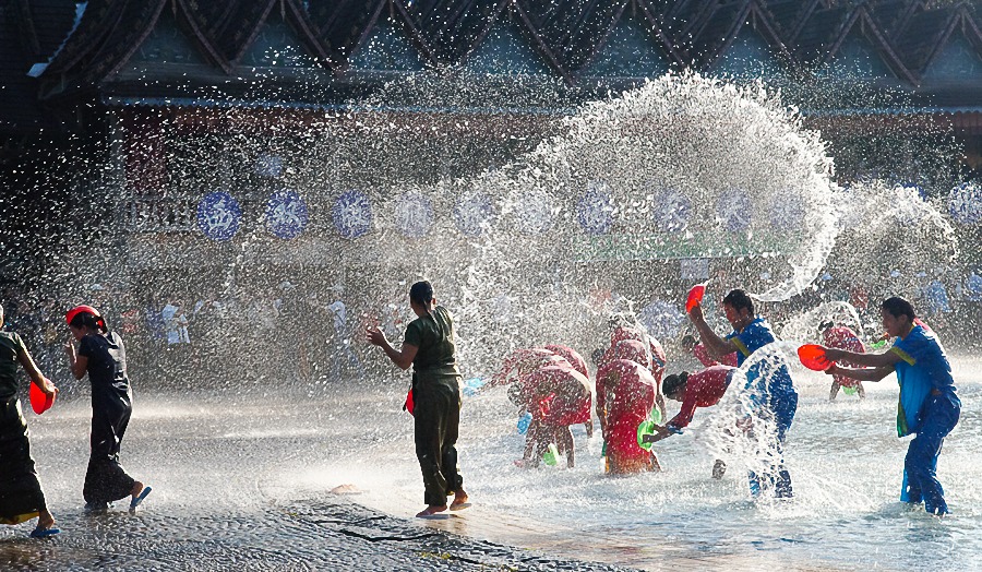 songkran_at_china