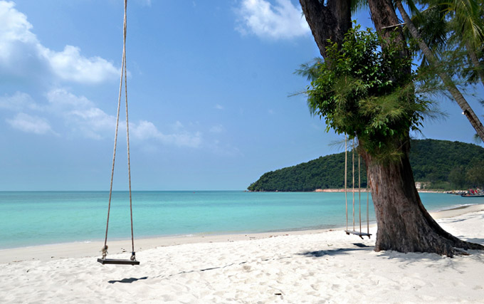 lipa noi kid-friendly beach in thailand