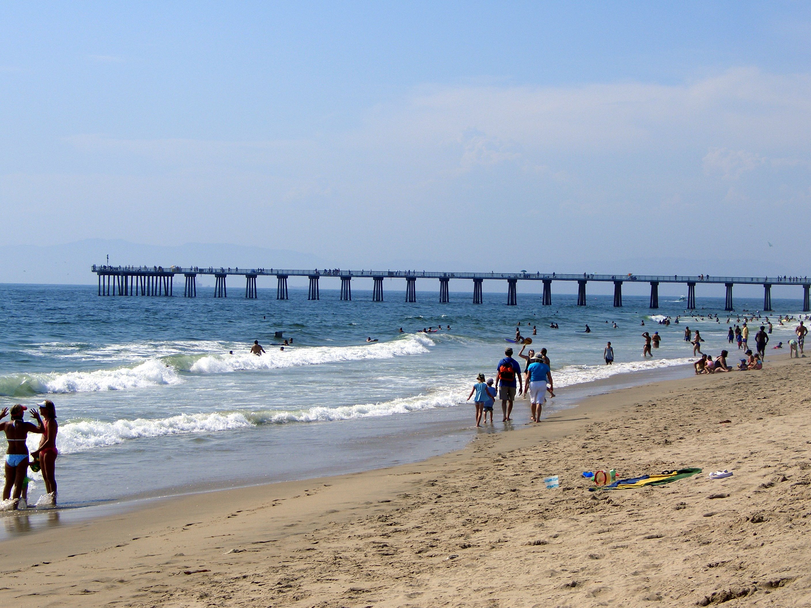 hermosa_beach_summer_day