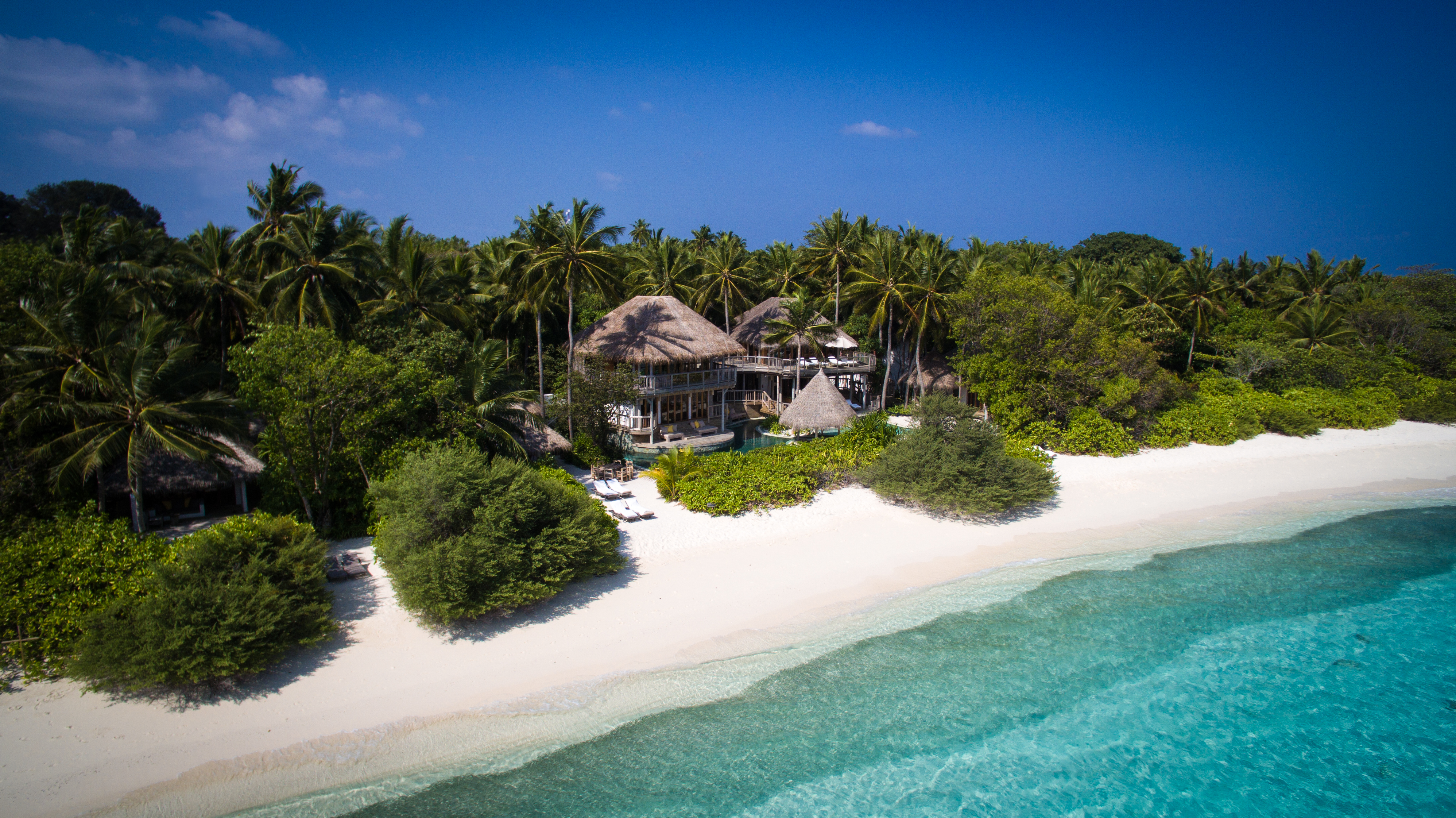 017-sf-soneva_fushi_jungle_reserve_villa36_side_aerial_2_by_moritz_krebs