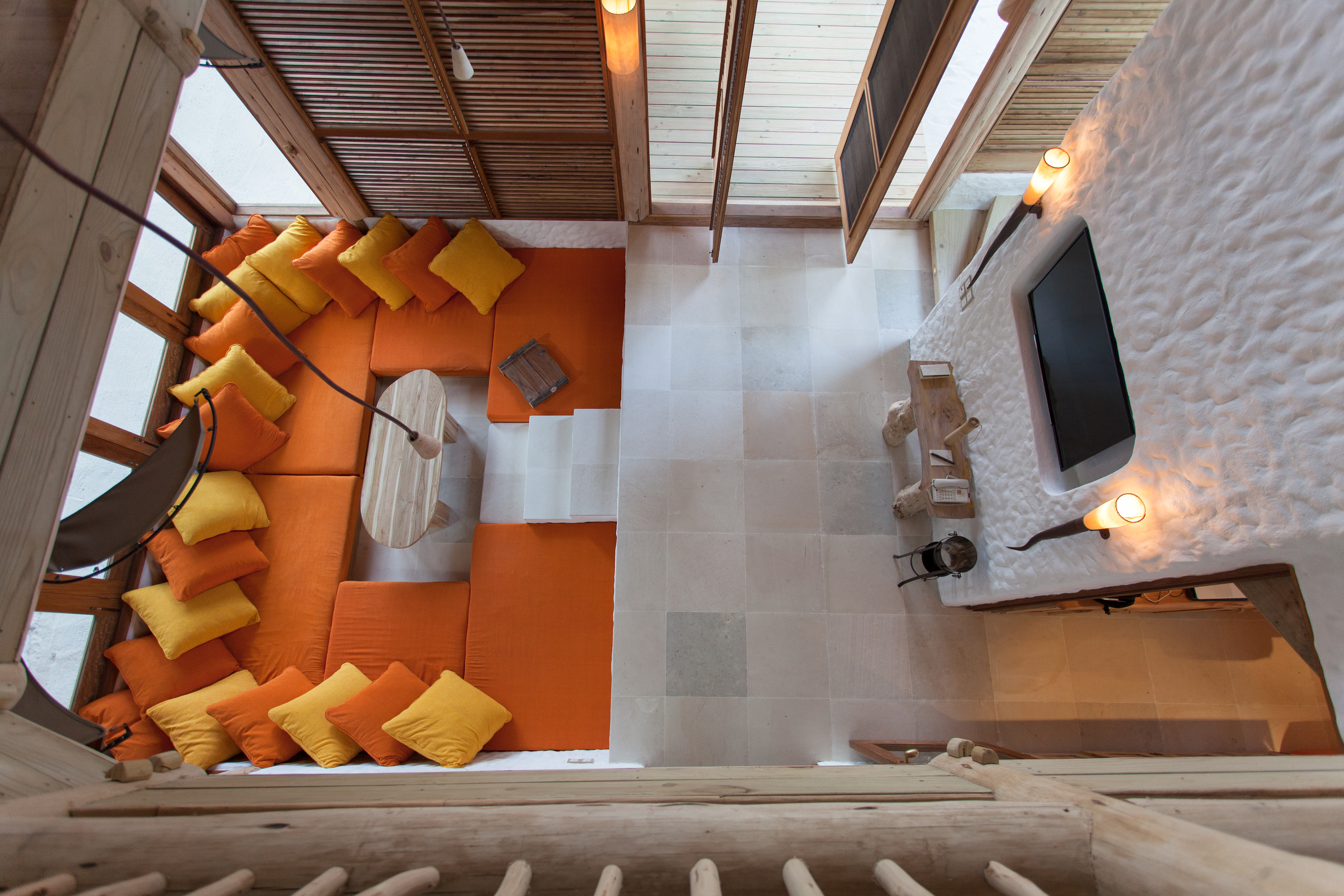 027-sf-soneva_fushi_villa16_livingroom_by_sandro_bruecklmeier